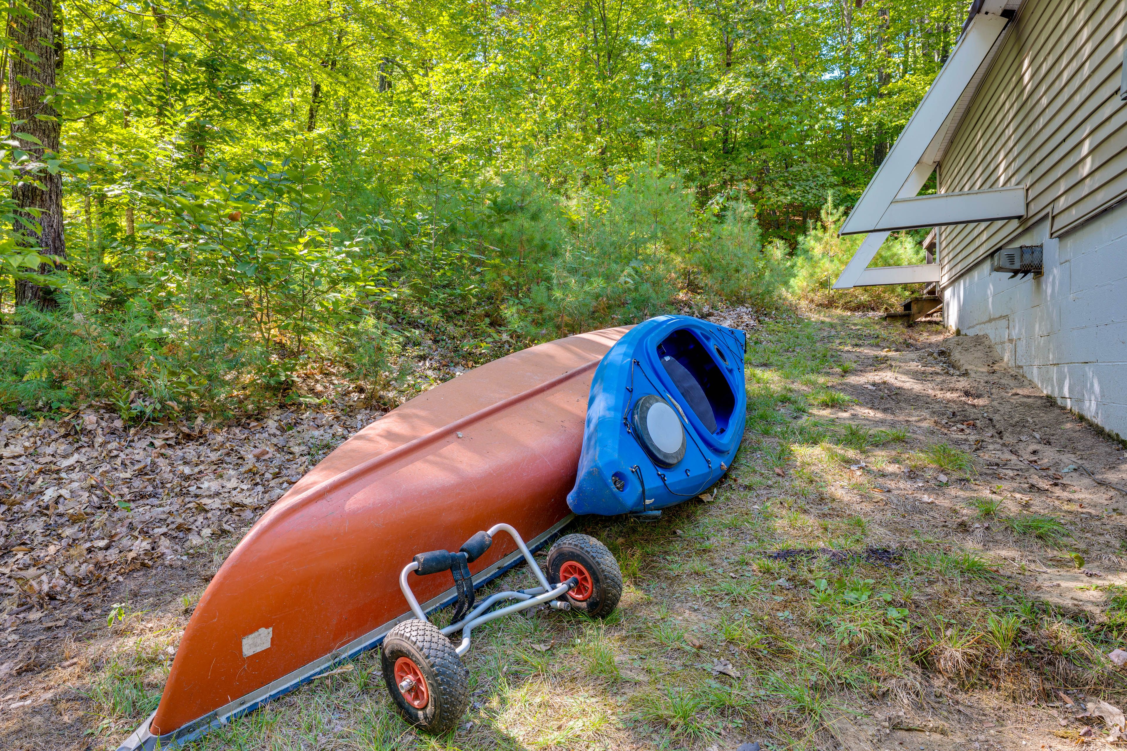 Canoes & Kayaks | Snowshoes | 2 Walking Sticks | Life Jackets | Beach Toys