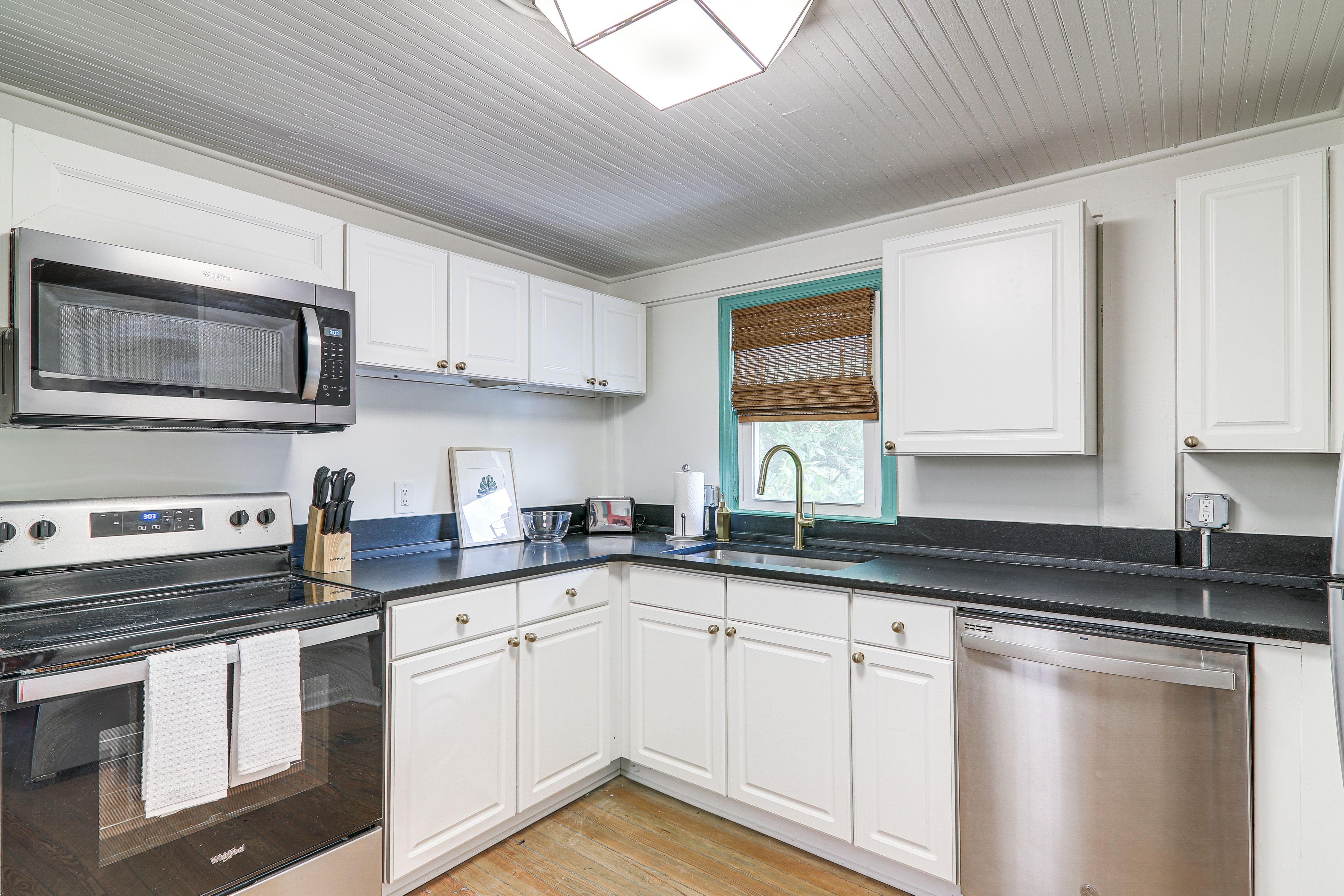 Kitchen | Trash Bags/Paper Towels | 1st Floor