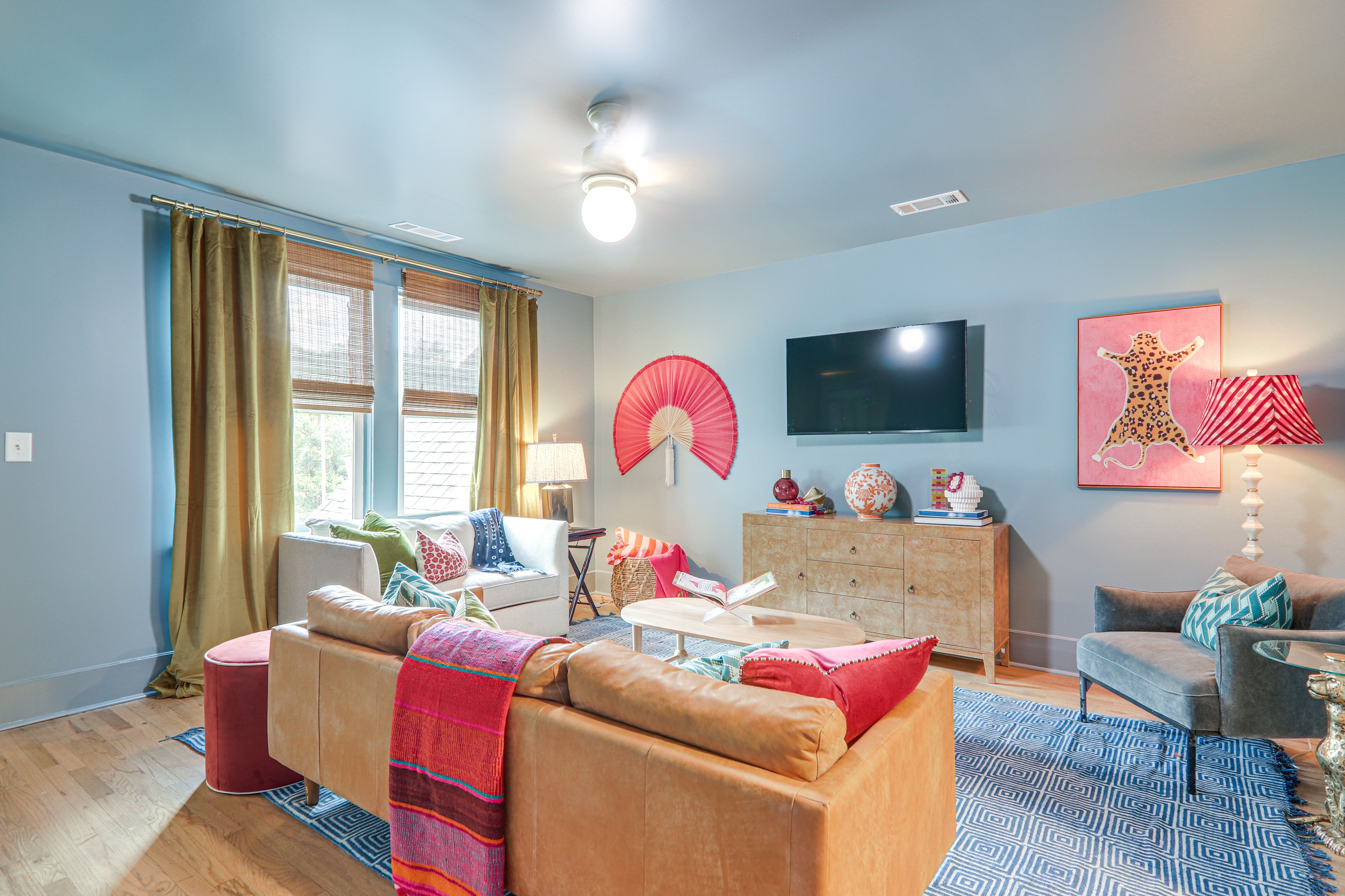 Living Room | Free WiFi | Twin Sleeper Sofa | Smart TV | 1st Floor