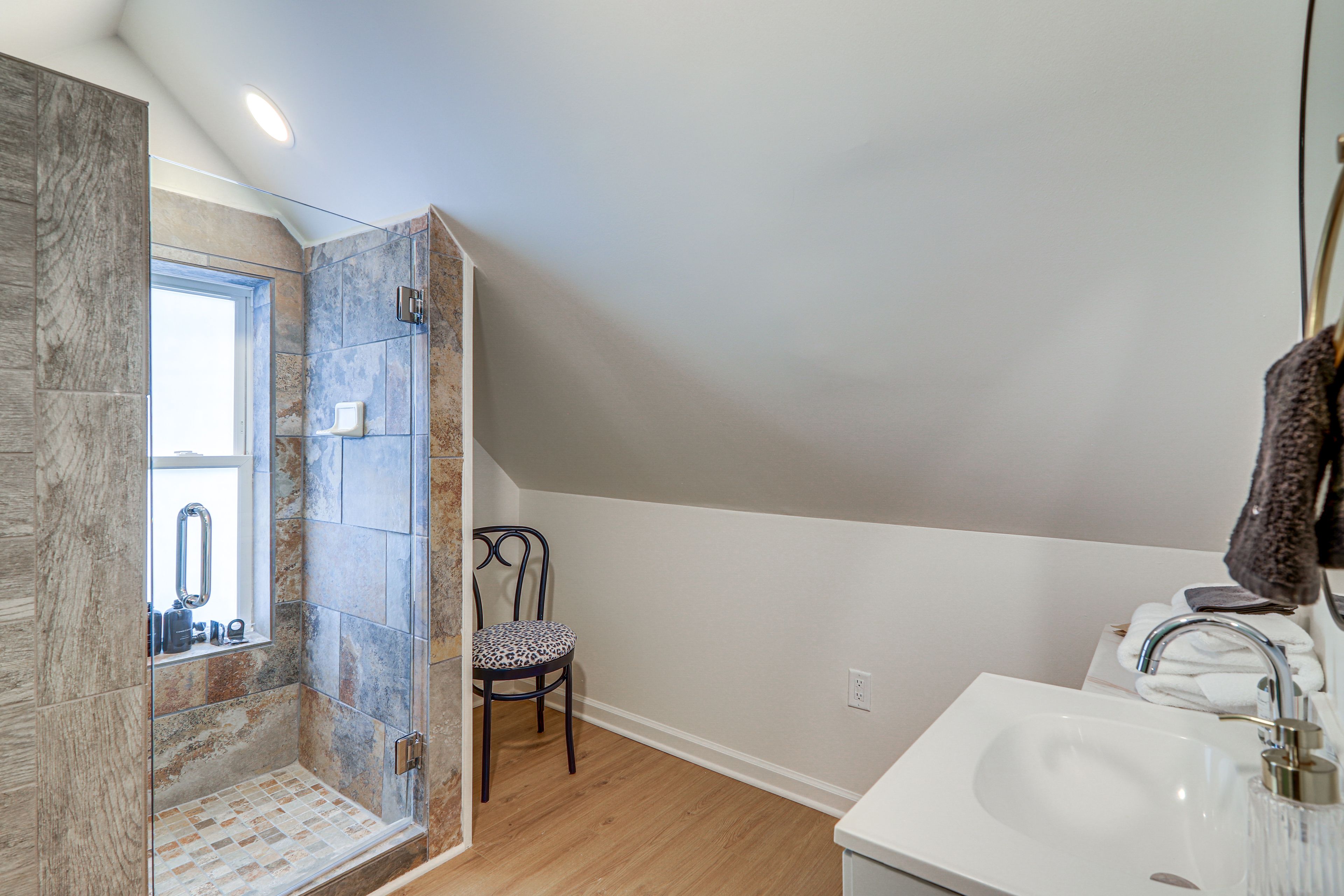 Bathroom | 2nd Floor