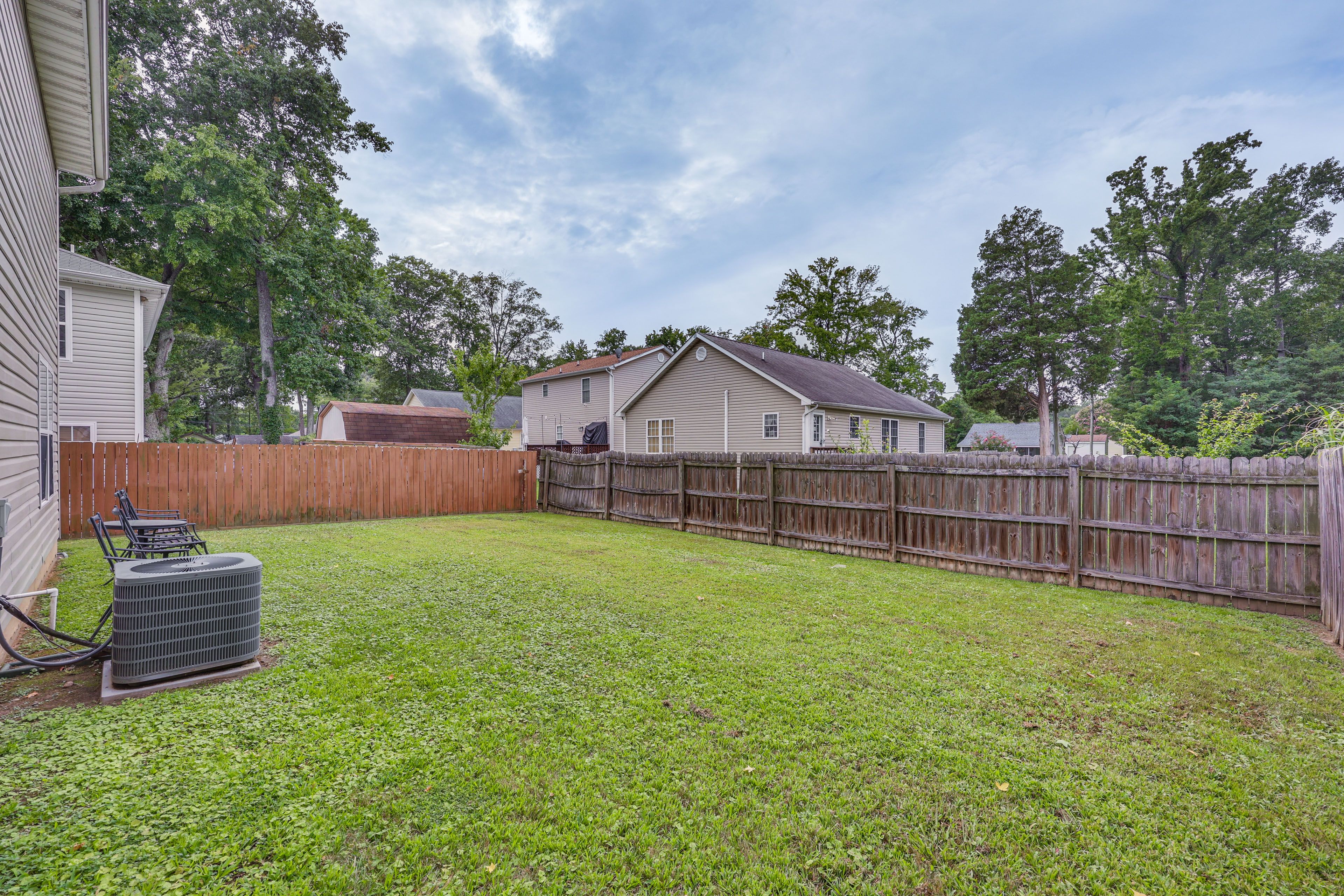 Exterior | Spacious Backyard | Outdoor Dining Area
