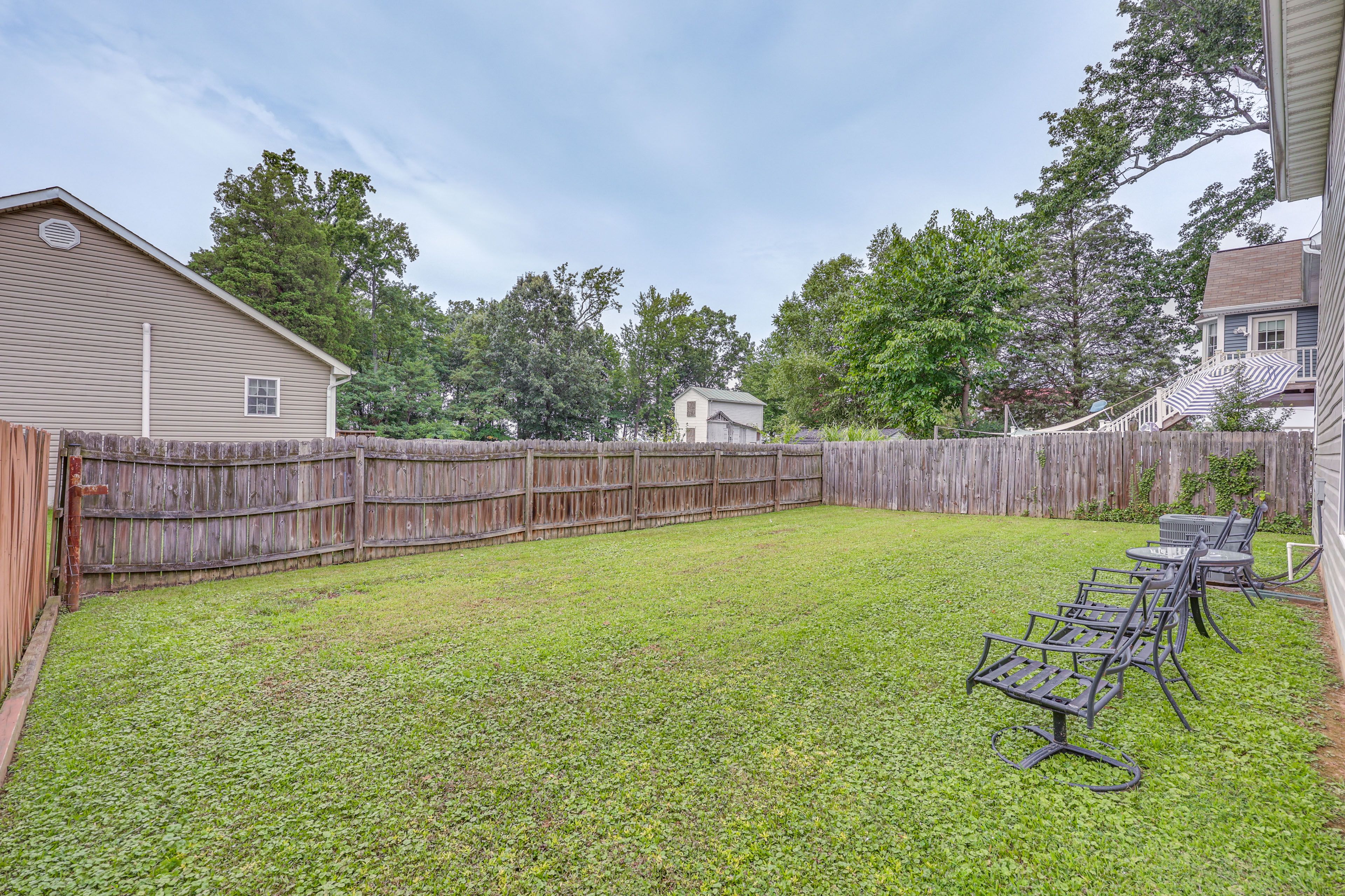 Exterior | Spacious Backyard | Outdoor Dining Area