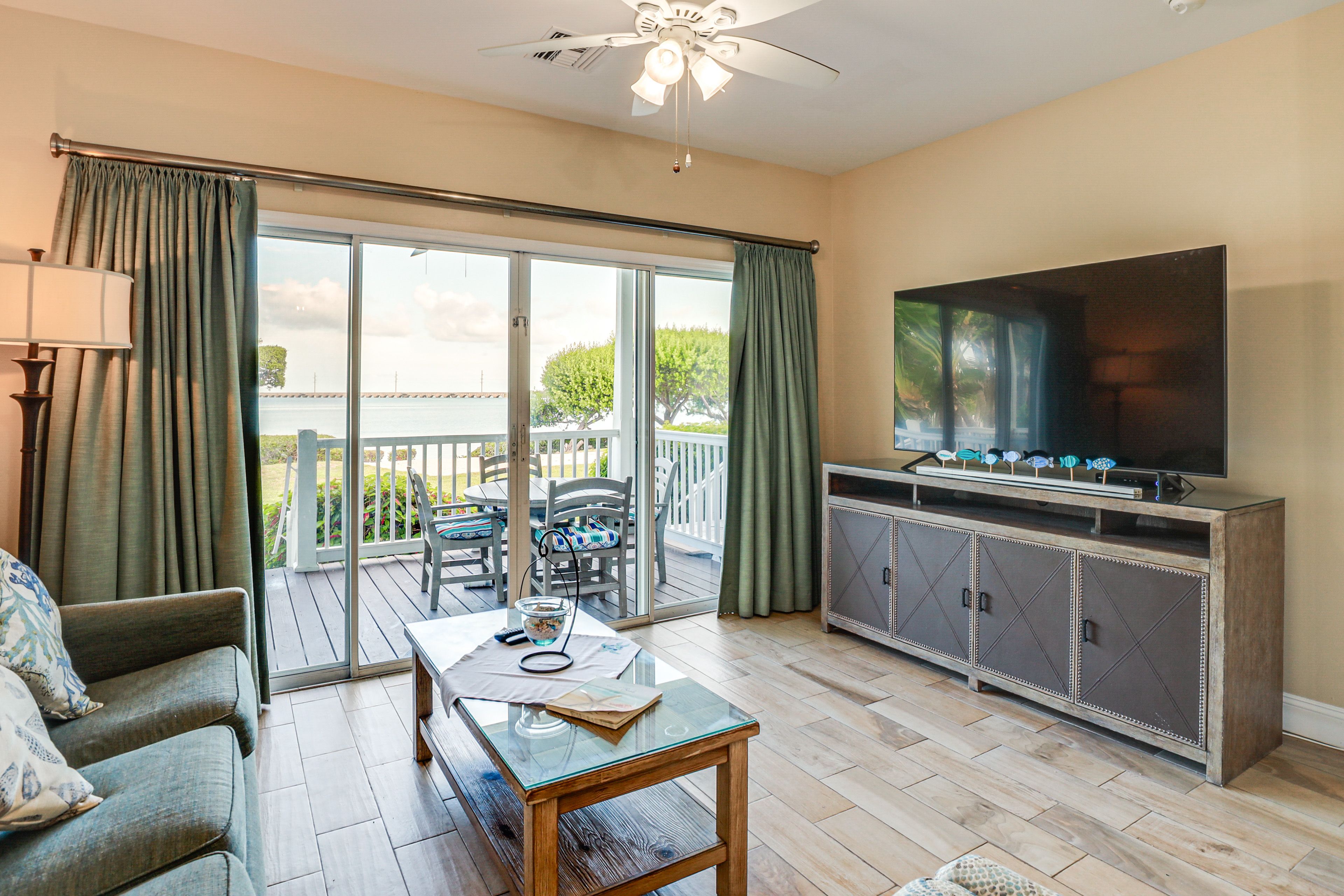 Living Room | Smart TV | Free WiFi | 1st Floor