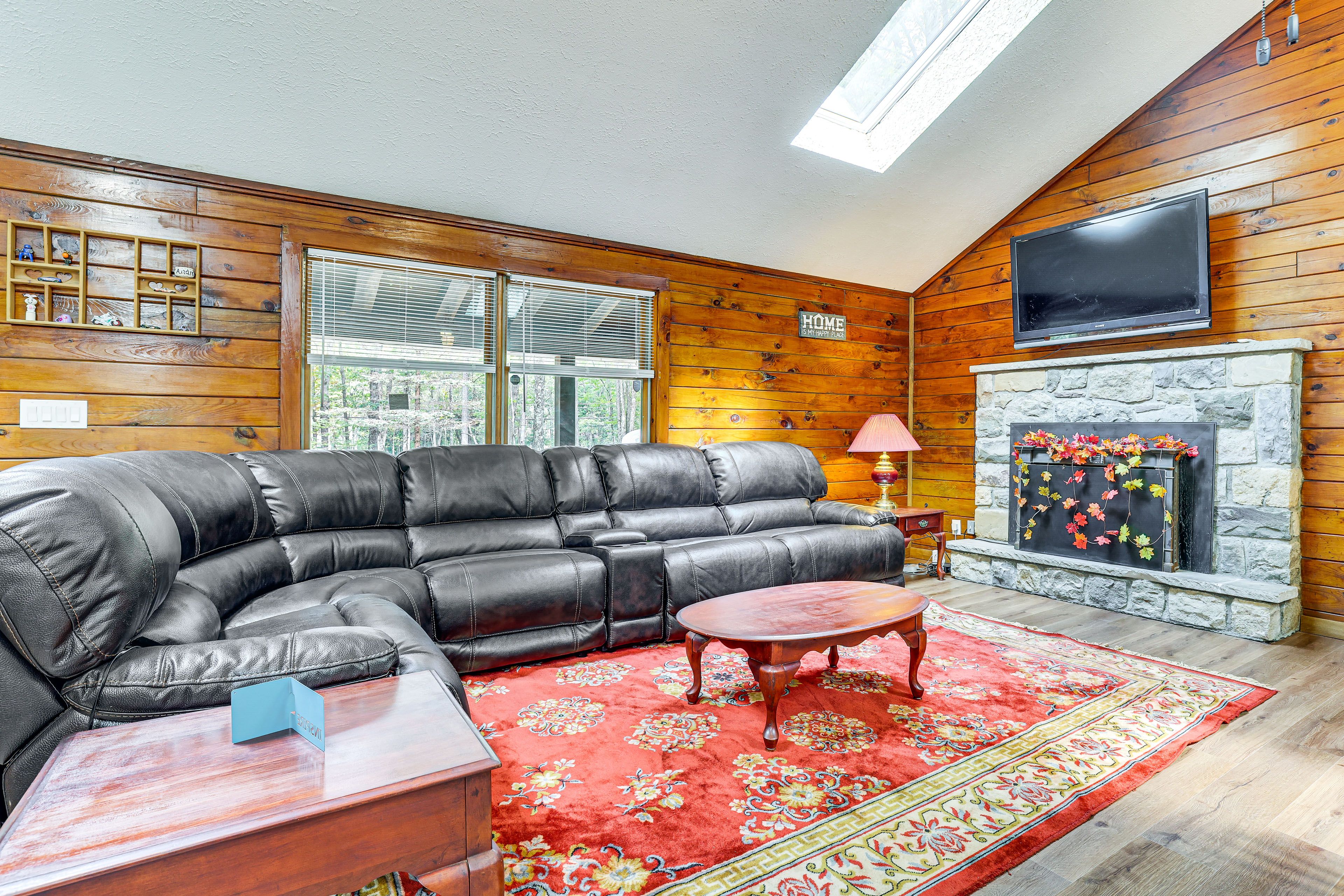 Living Room | Smart TV | Central A/C | Electric Heating | Free WiFi