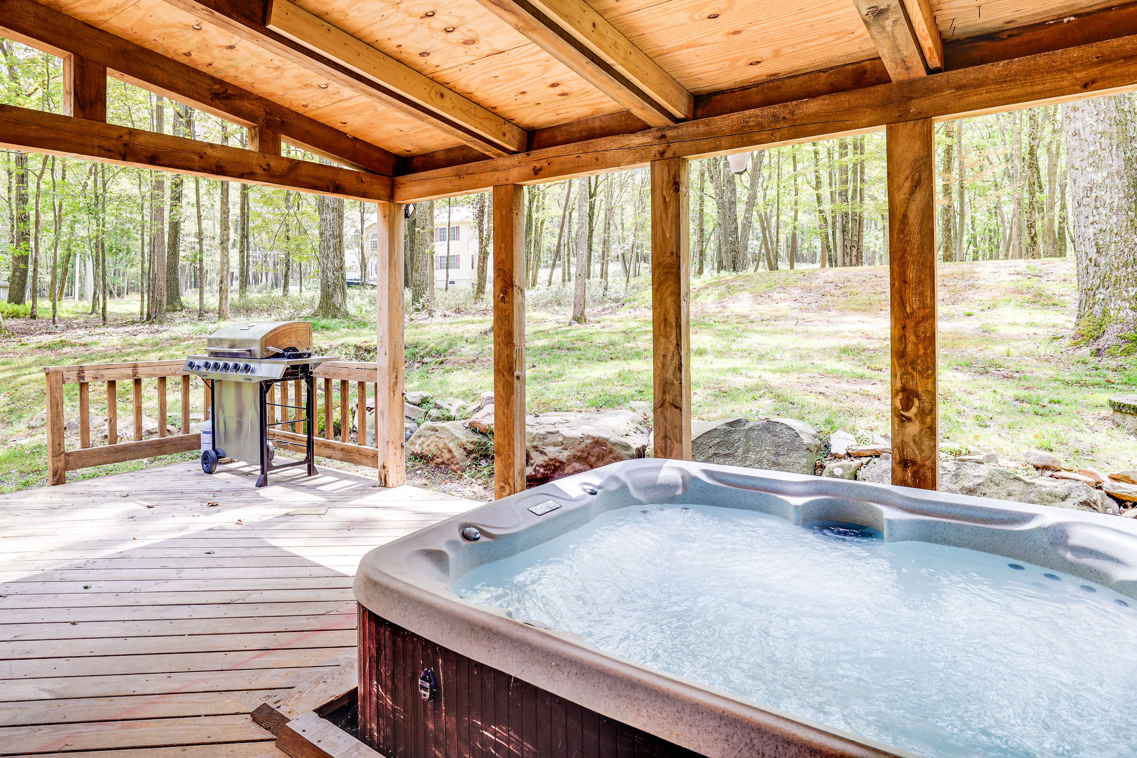 Deck | Hot Tub | Gas Grill