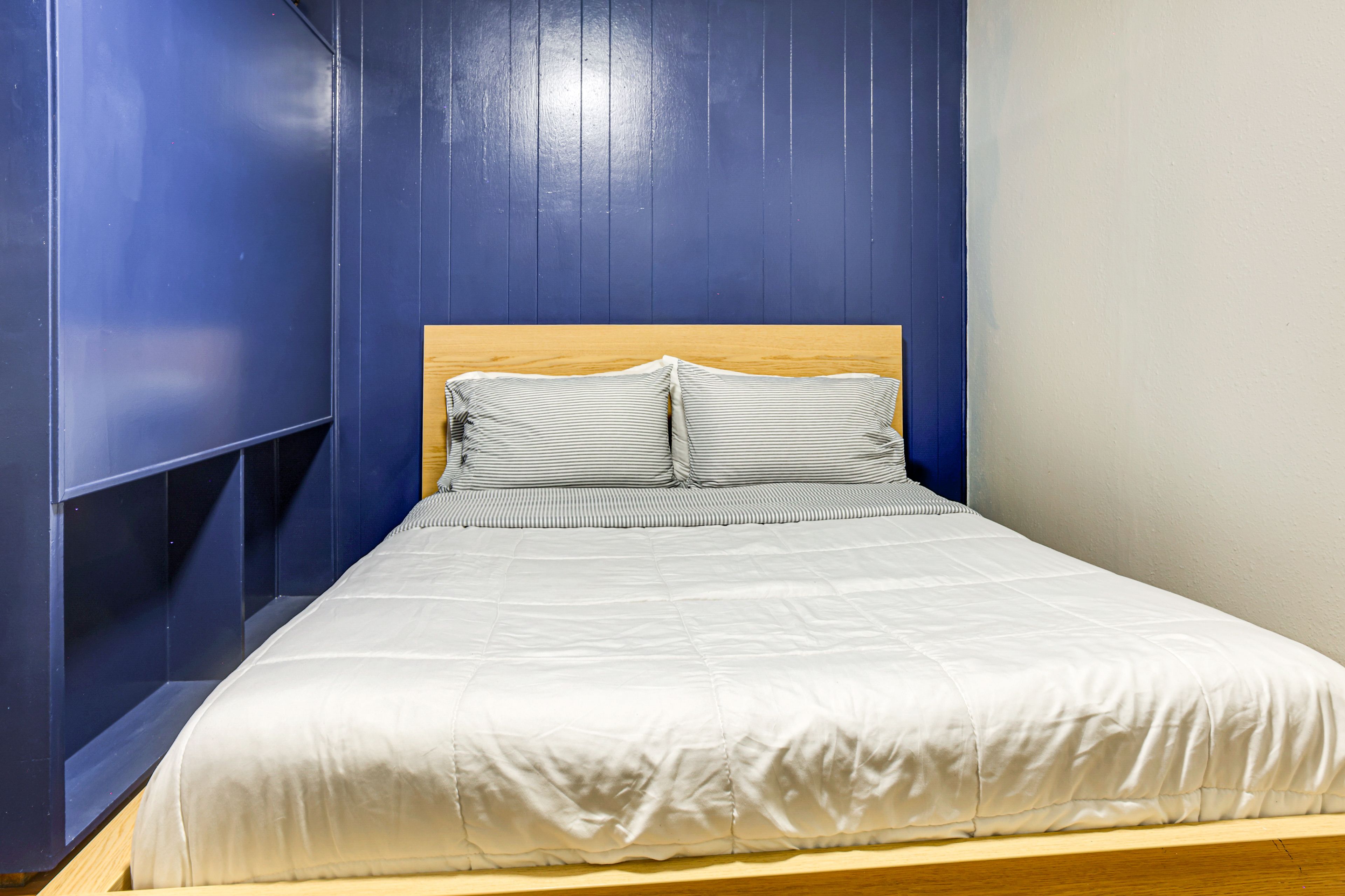 Studio | Queen Bed
