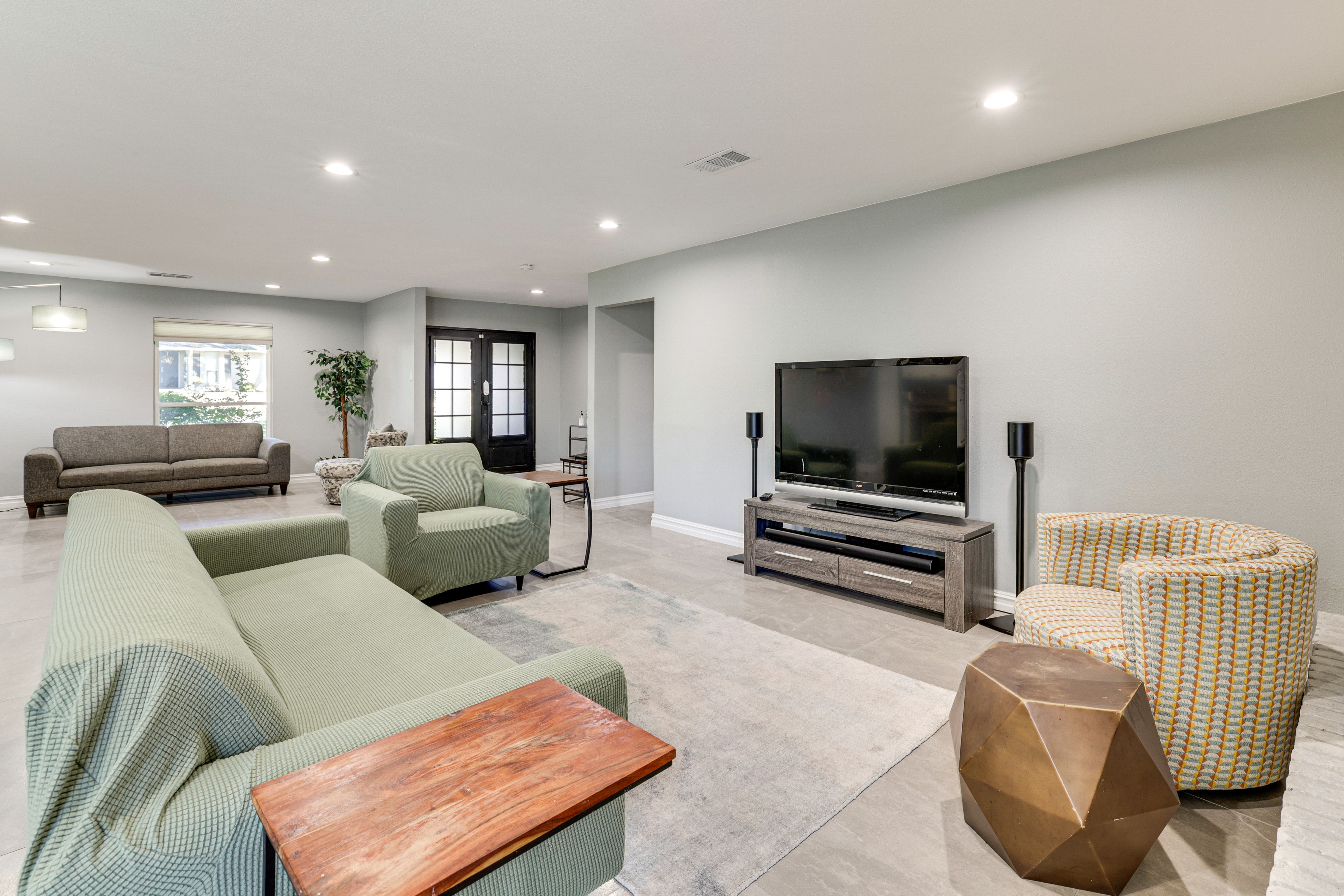 Living Room | Fireplace