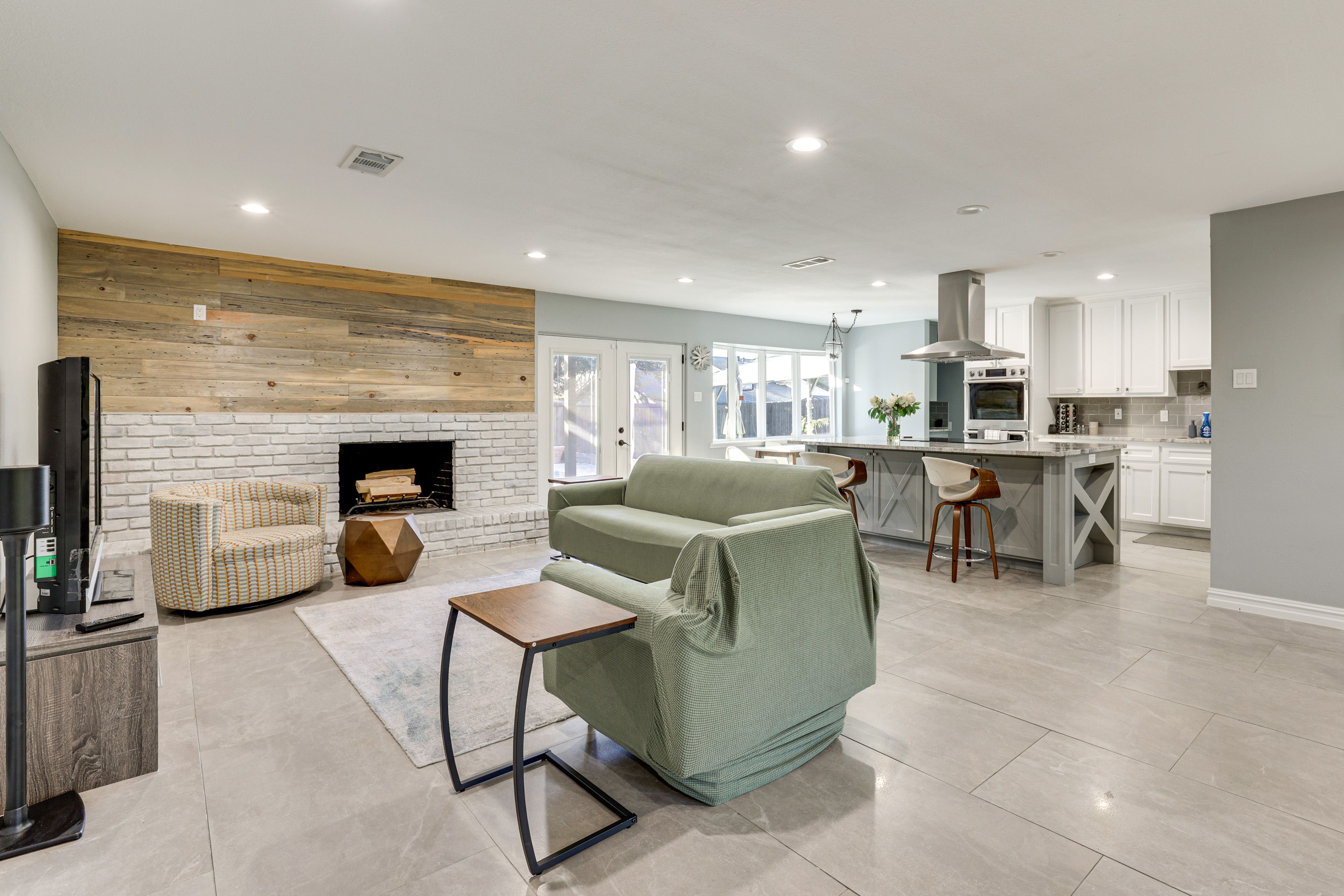 Interior | Central Heating & A/C | Free WiFi