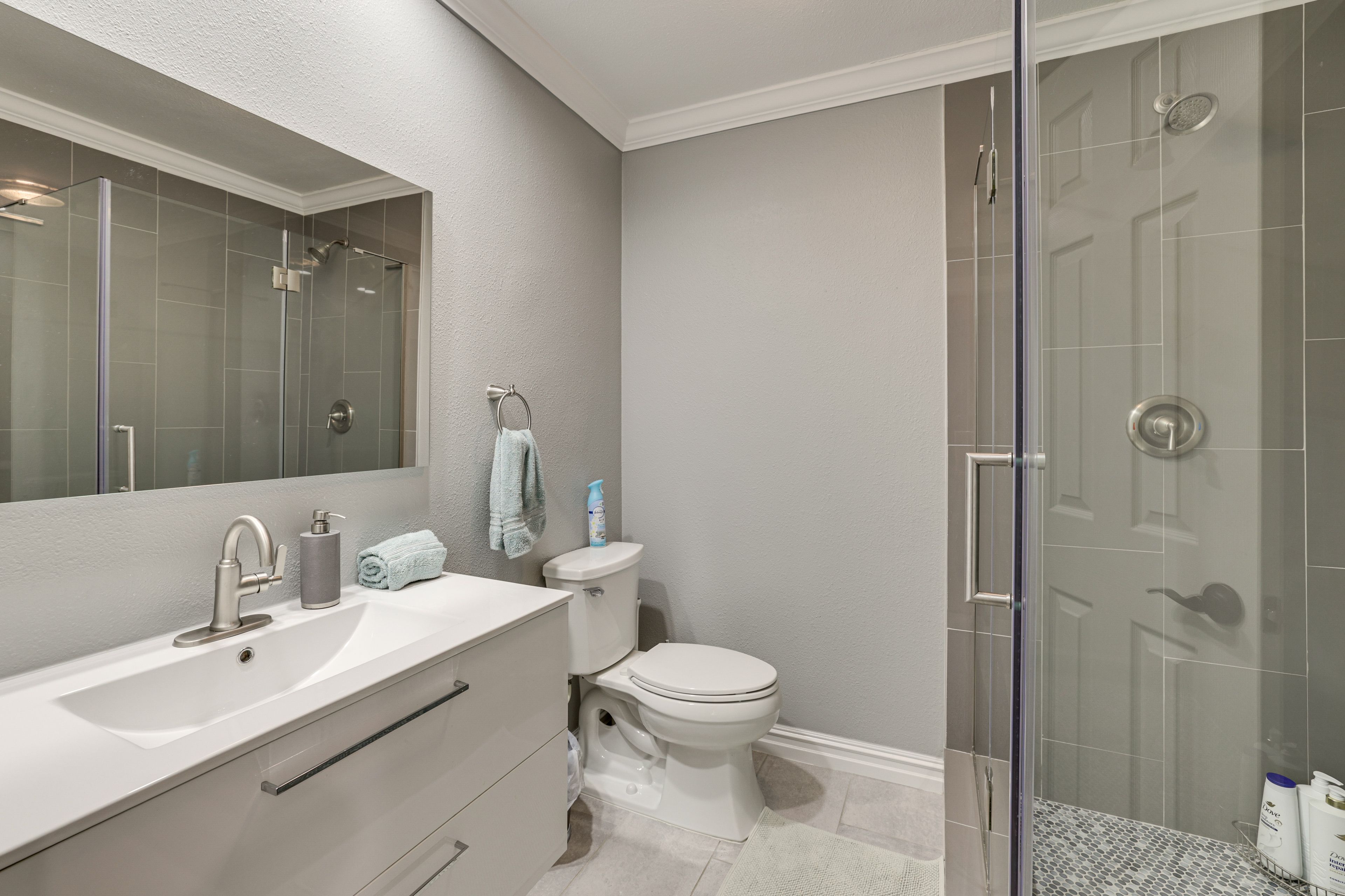 En-Suite Bathroom | Towels Provided