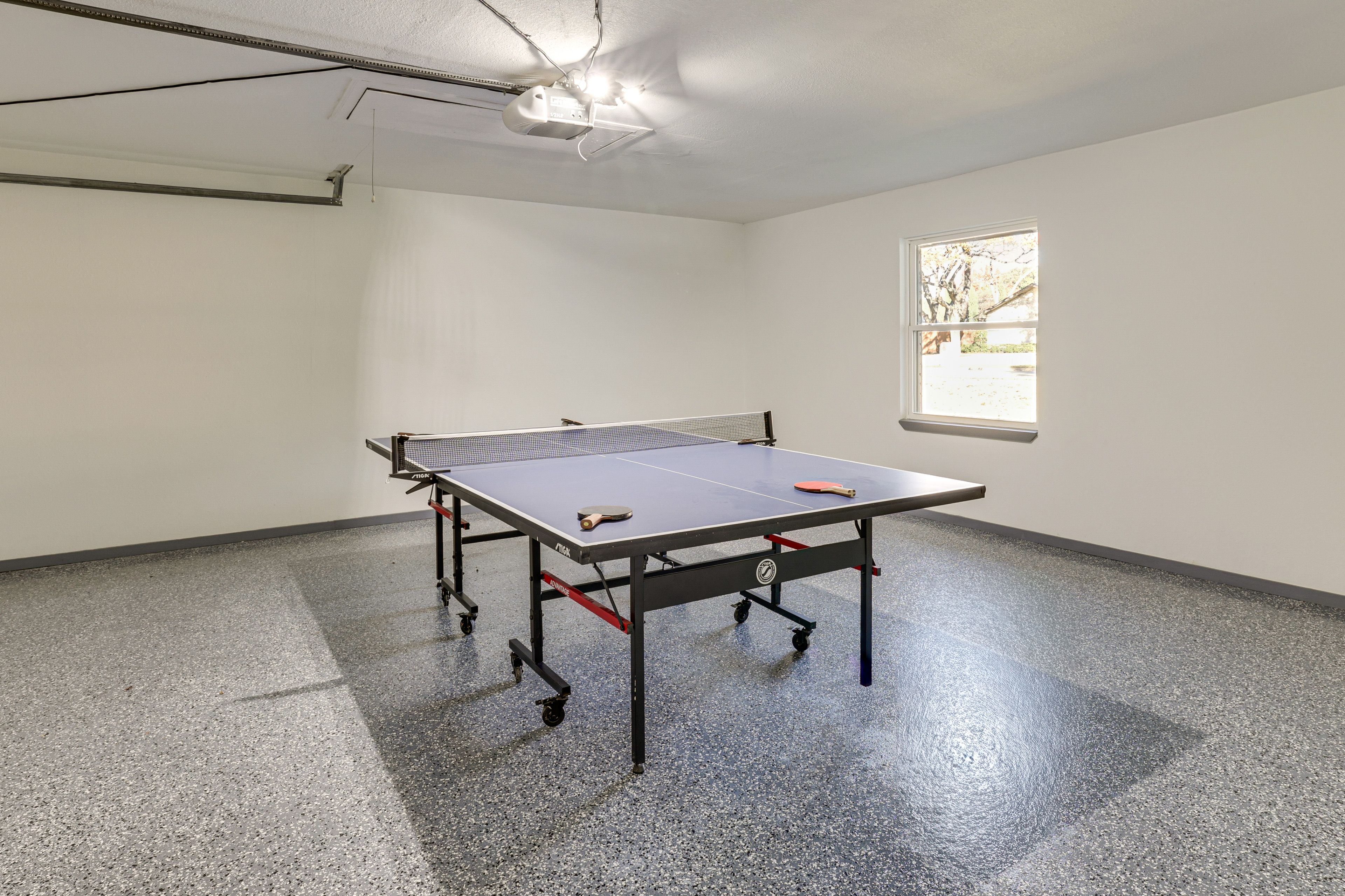 Garage | Ping-Pong Table