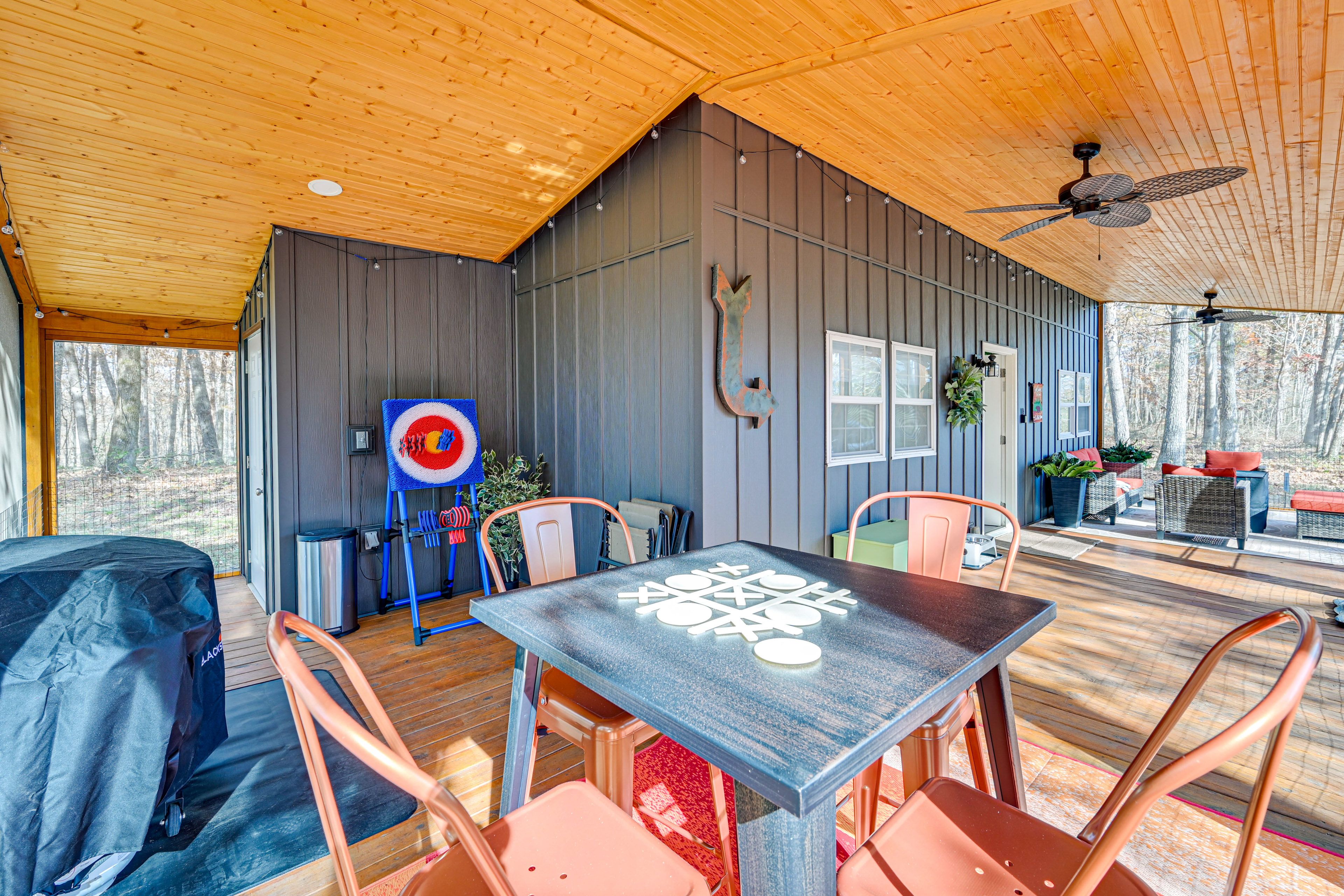 Screened Porch | Gas Grill | Propane Fire Table