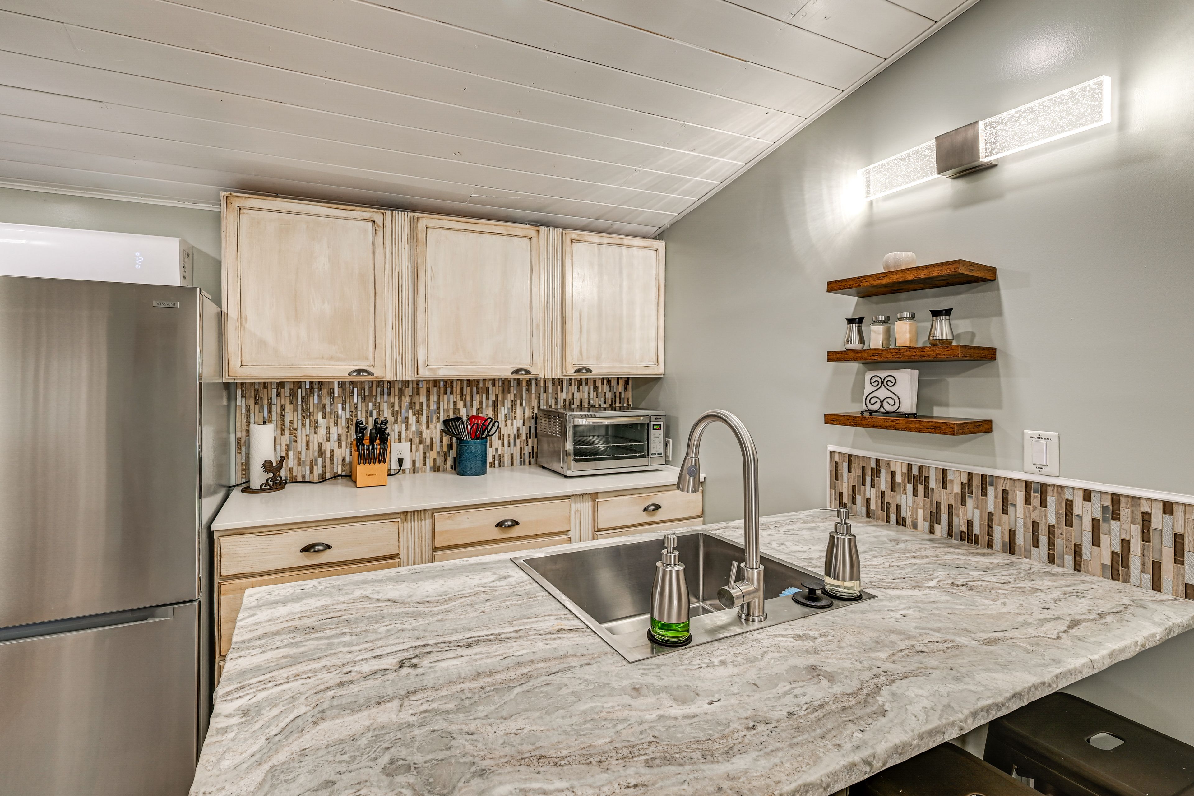 Kitchenette | Microwave | Air Fryer | Dishware & Flatware | Spices