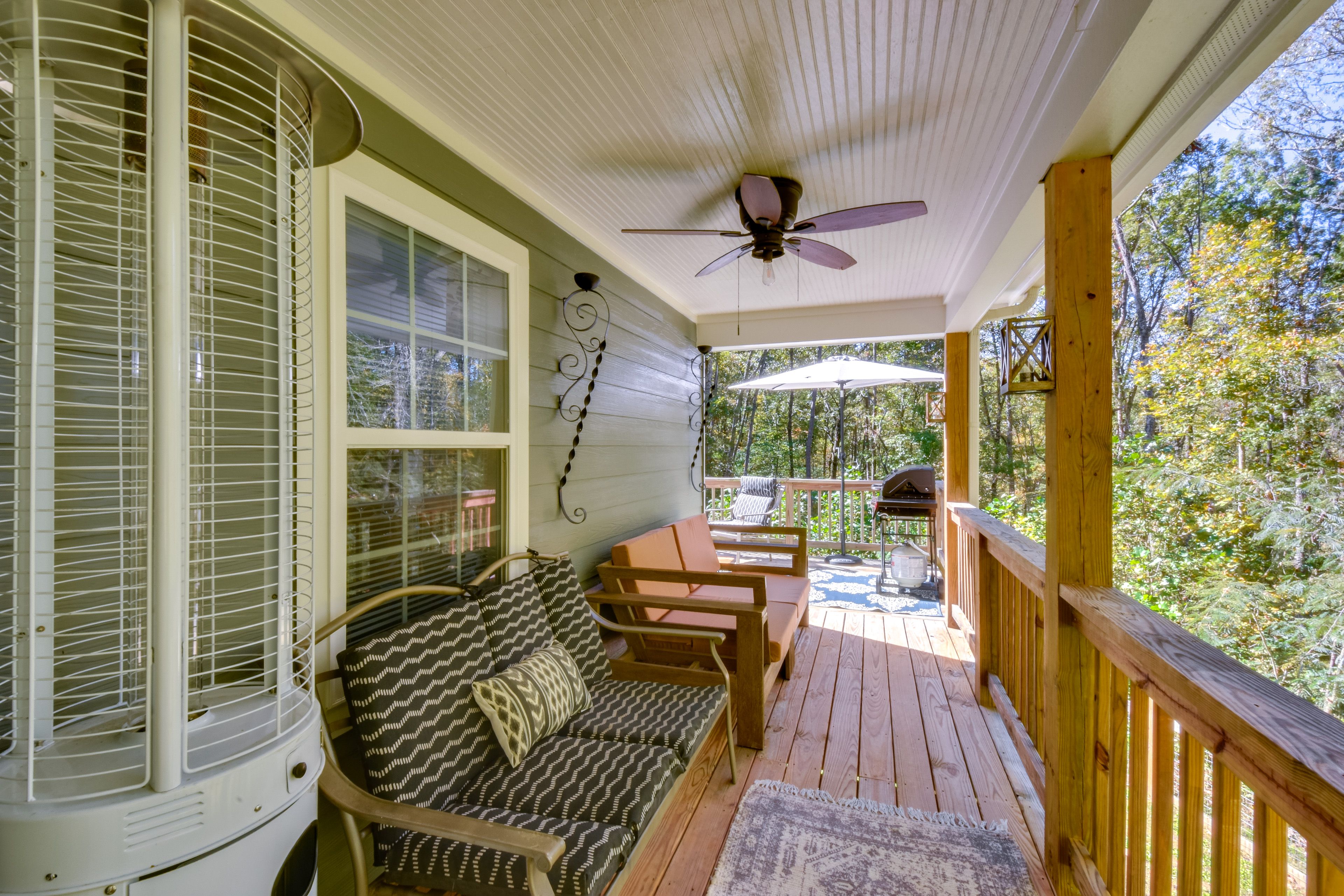 Wraparound Deck | Heat Lantern | Gas Grill