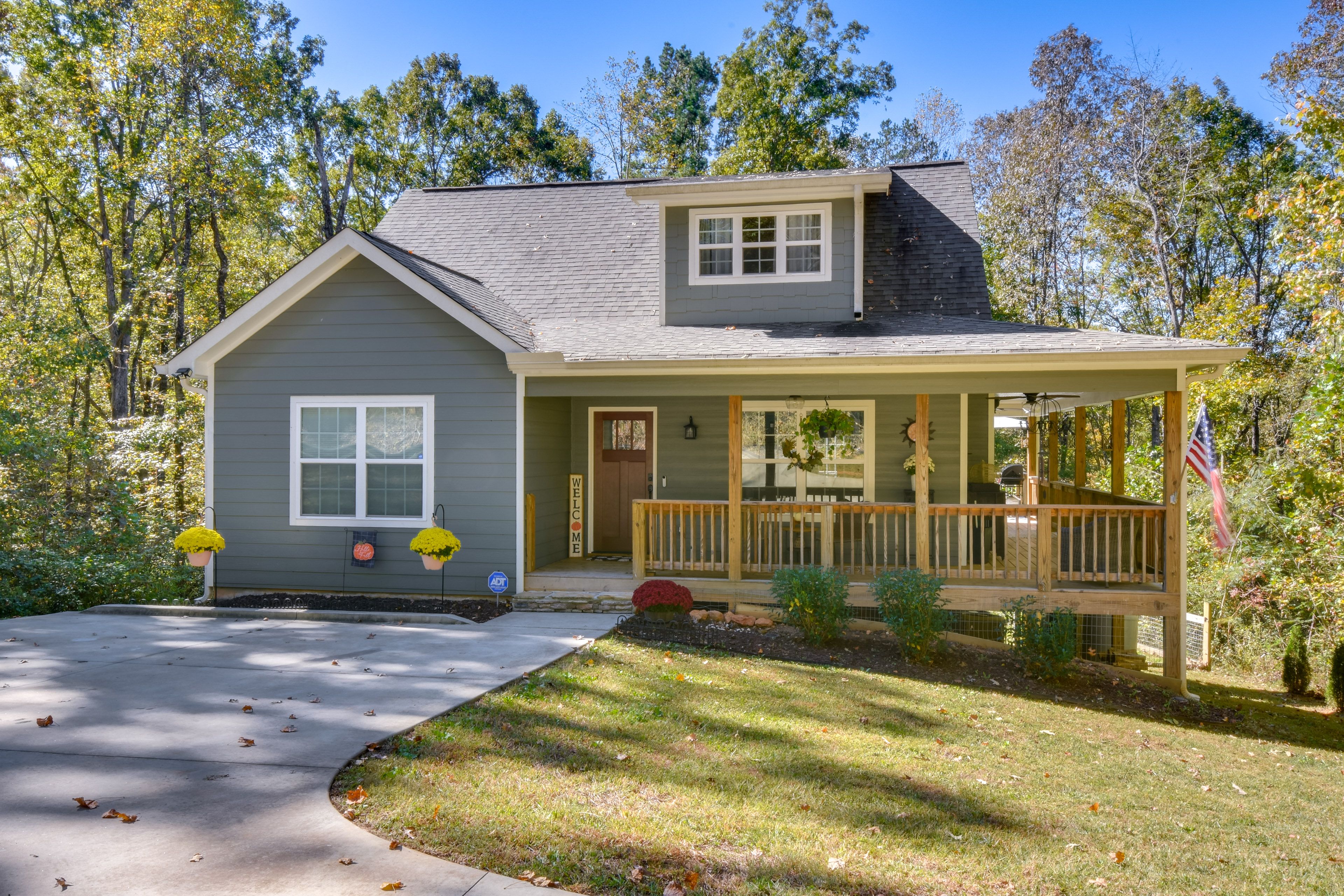 North Georgia Vacation Rental | 3BR | 2BA | 1,780 Sq Ft | Entryway Steps