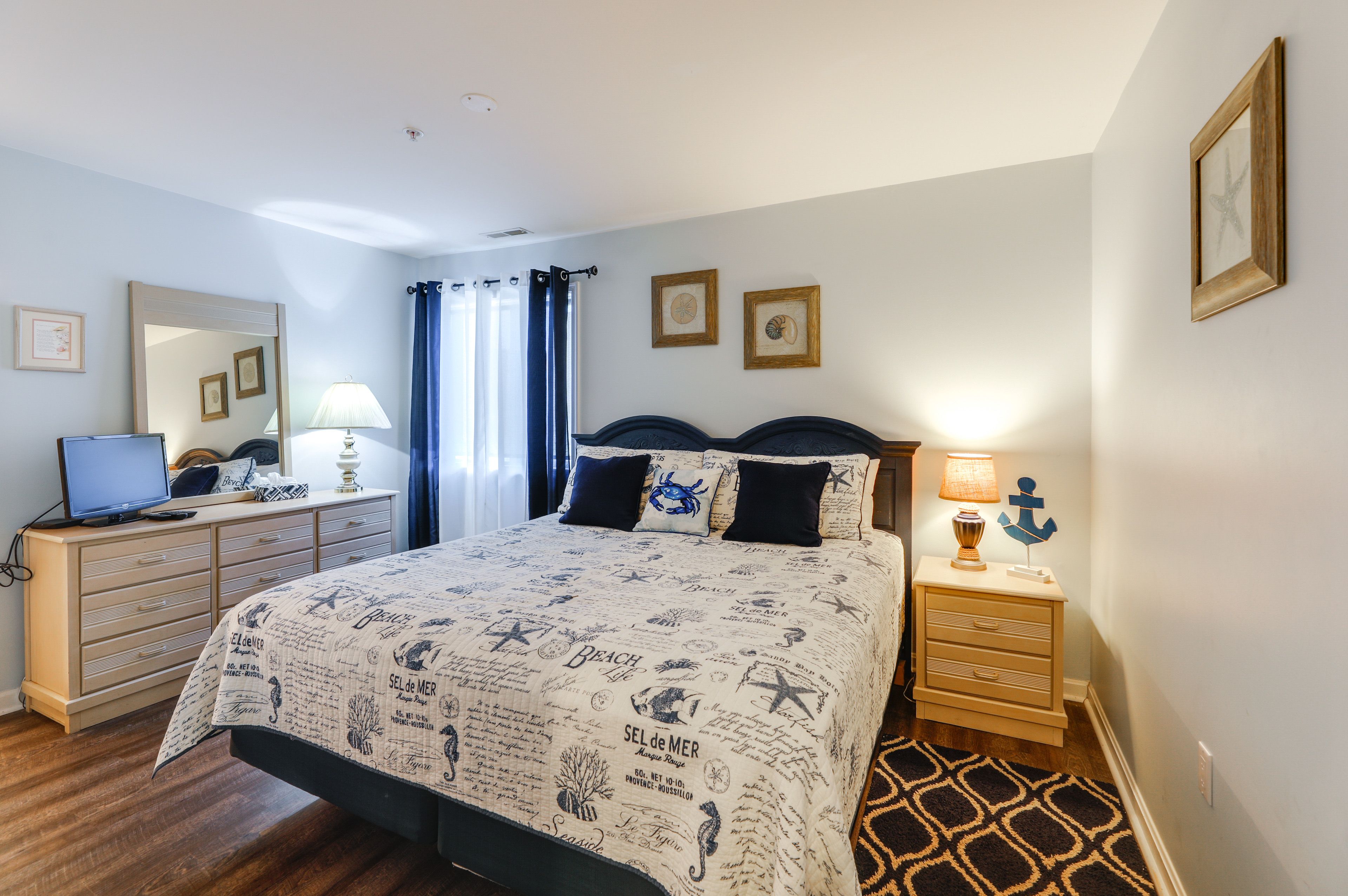 Bedroom 1 | King Bed