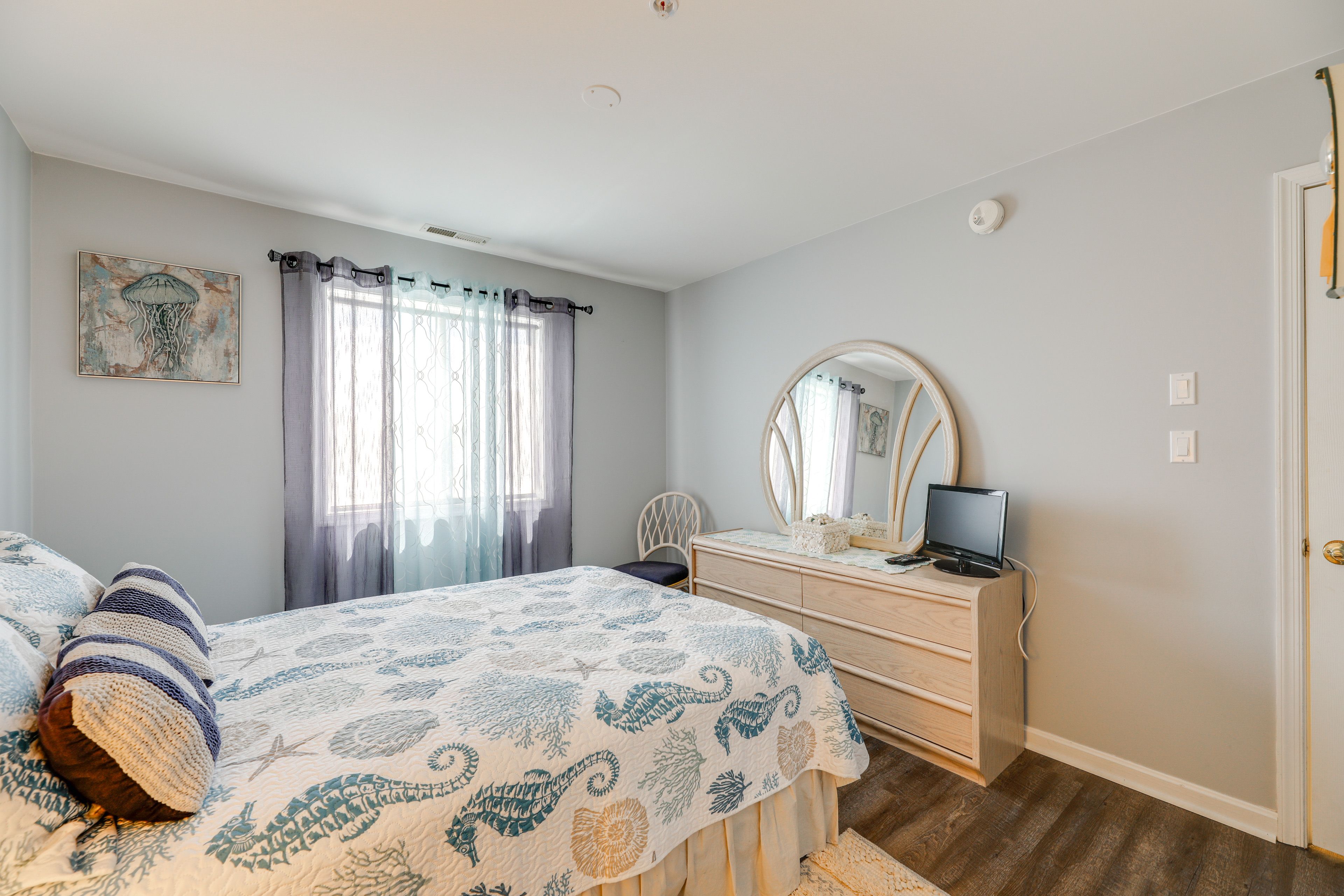 Bedroom 2 | Queen Bed