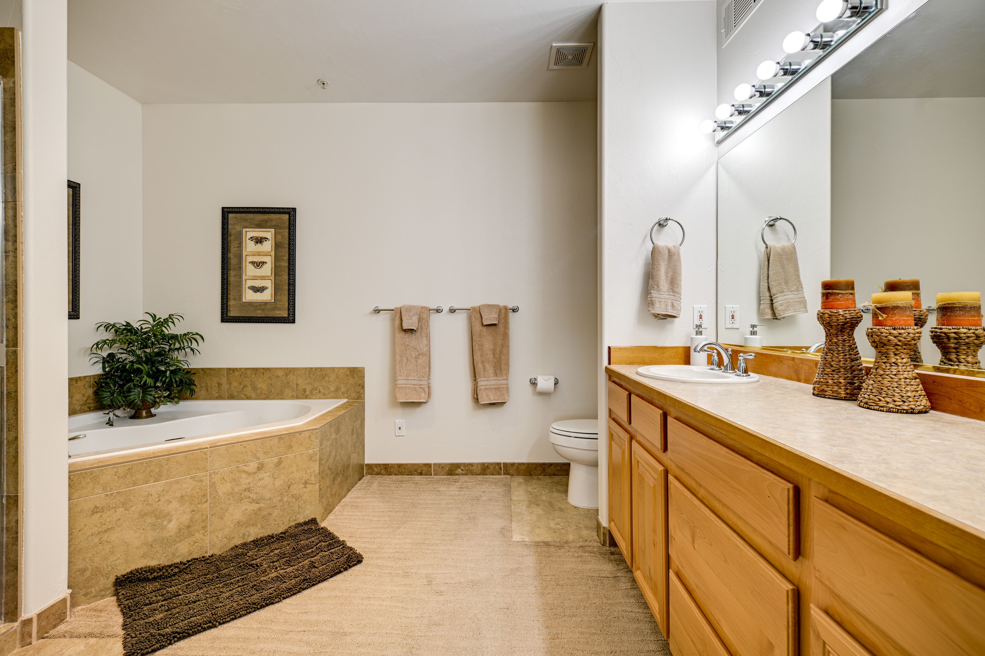 En-Suite Bathroom | Towels Provided