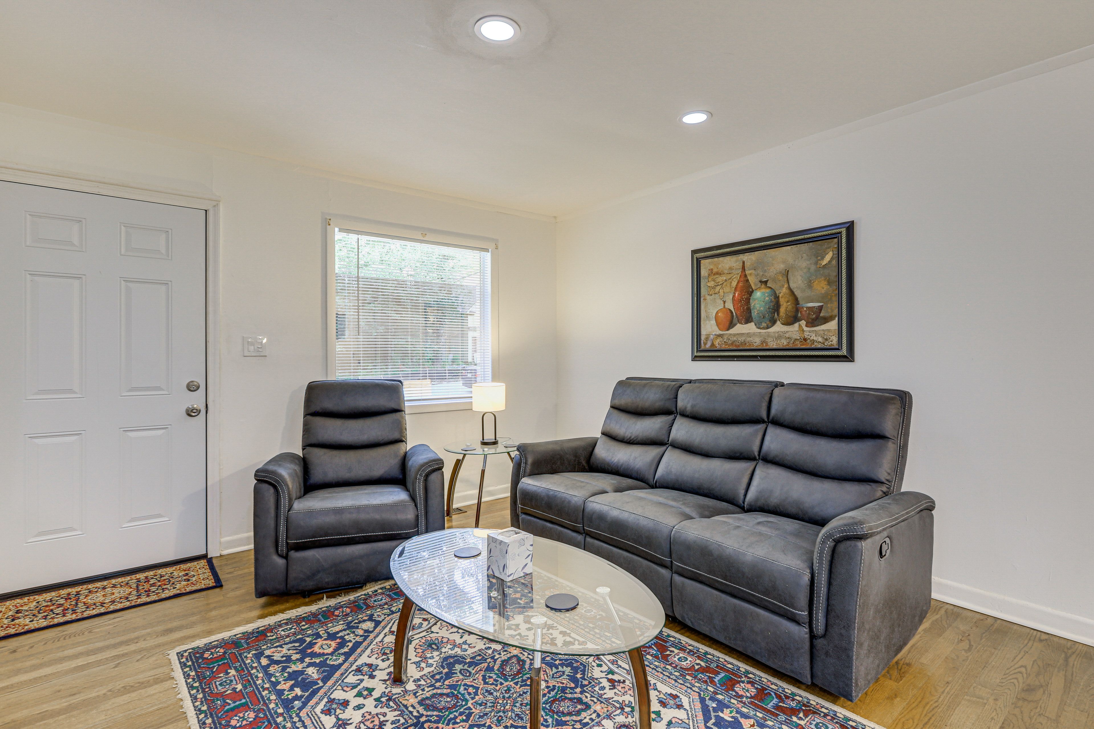 Living Room | Free WiFi | Smart TV