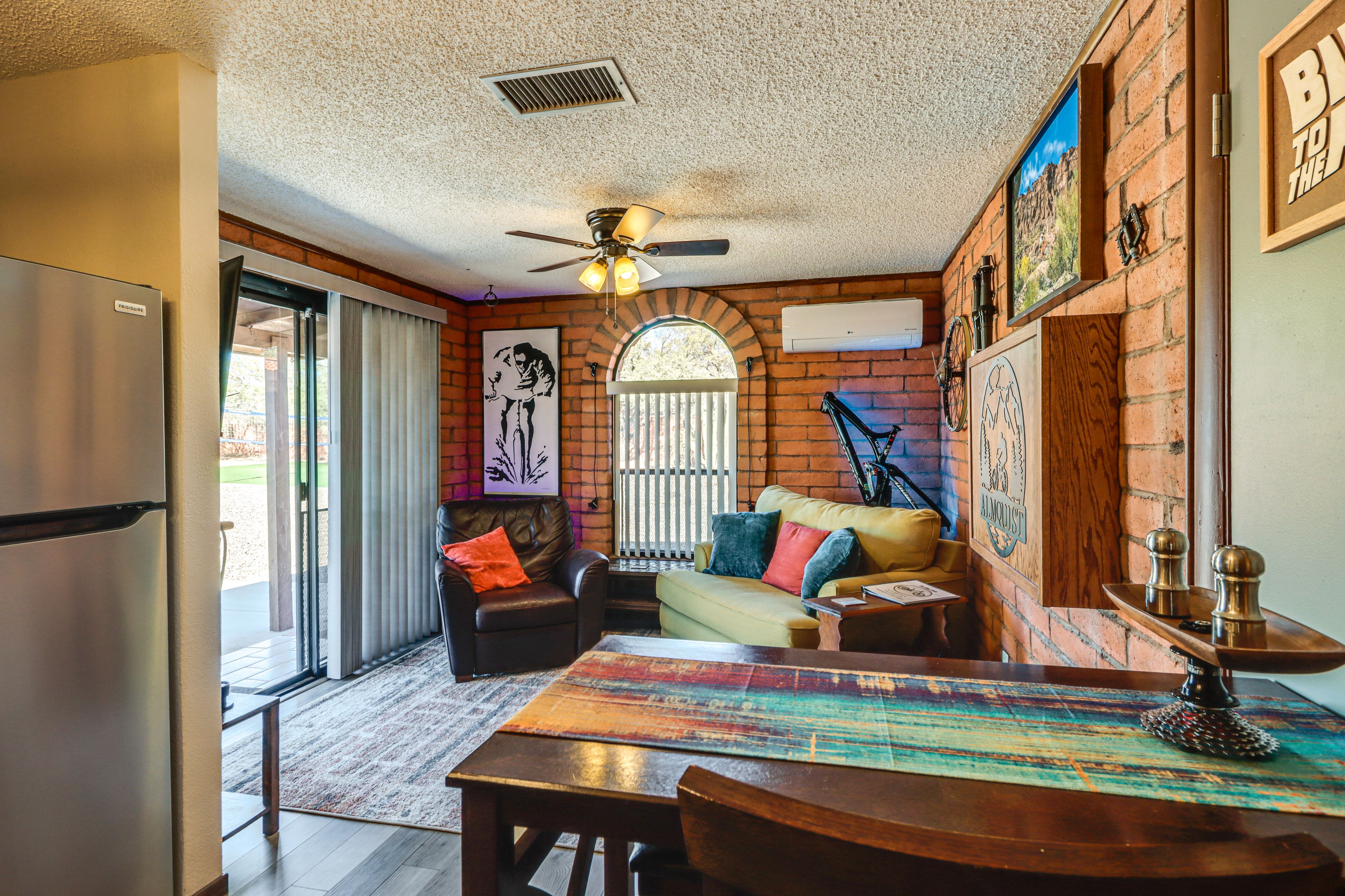 Dining Area | Dishes & Flatware Provided