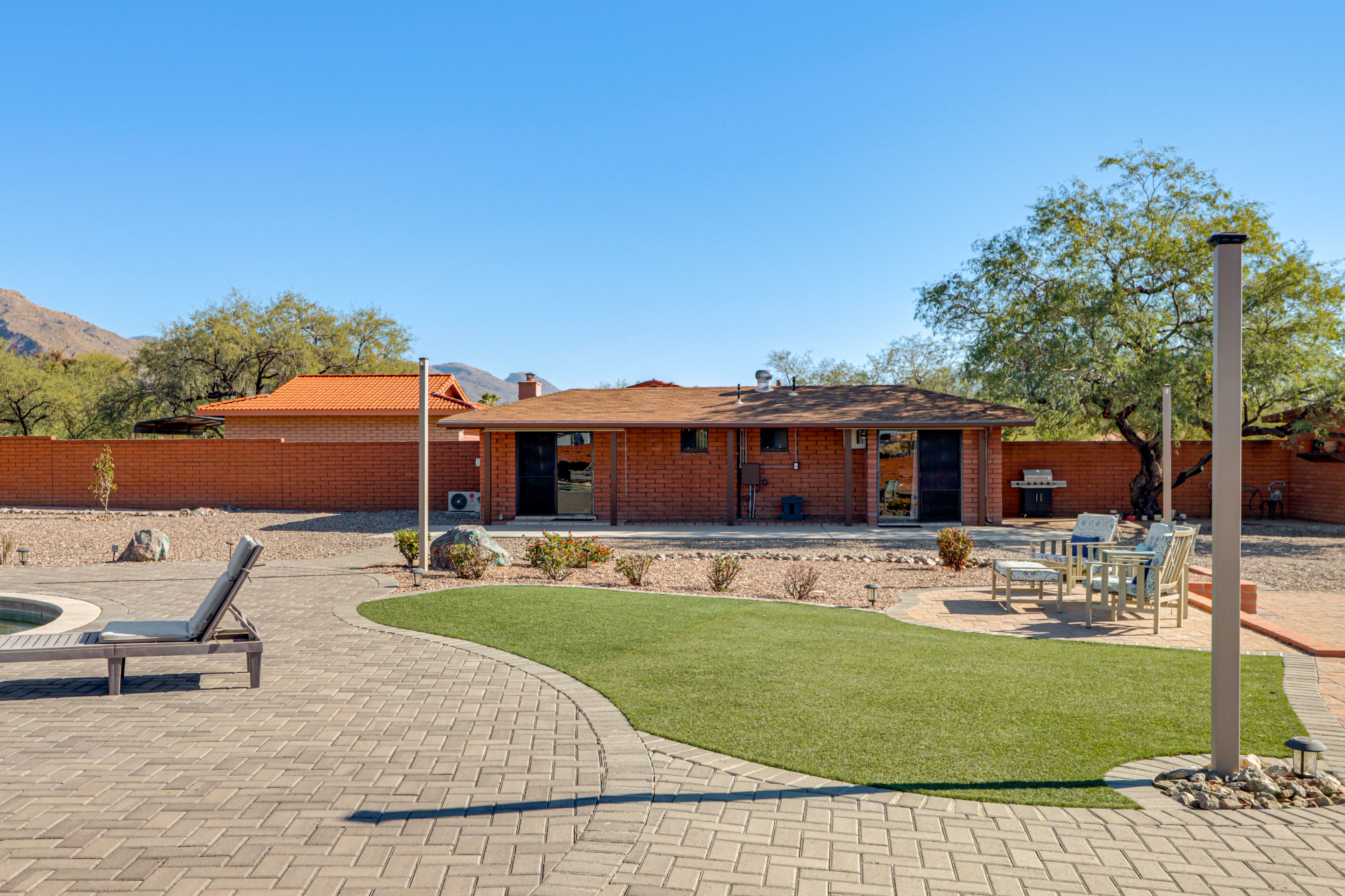 Shared Backyard | Lounge Areas