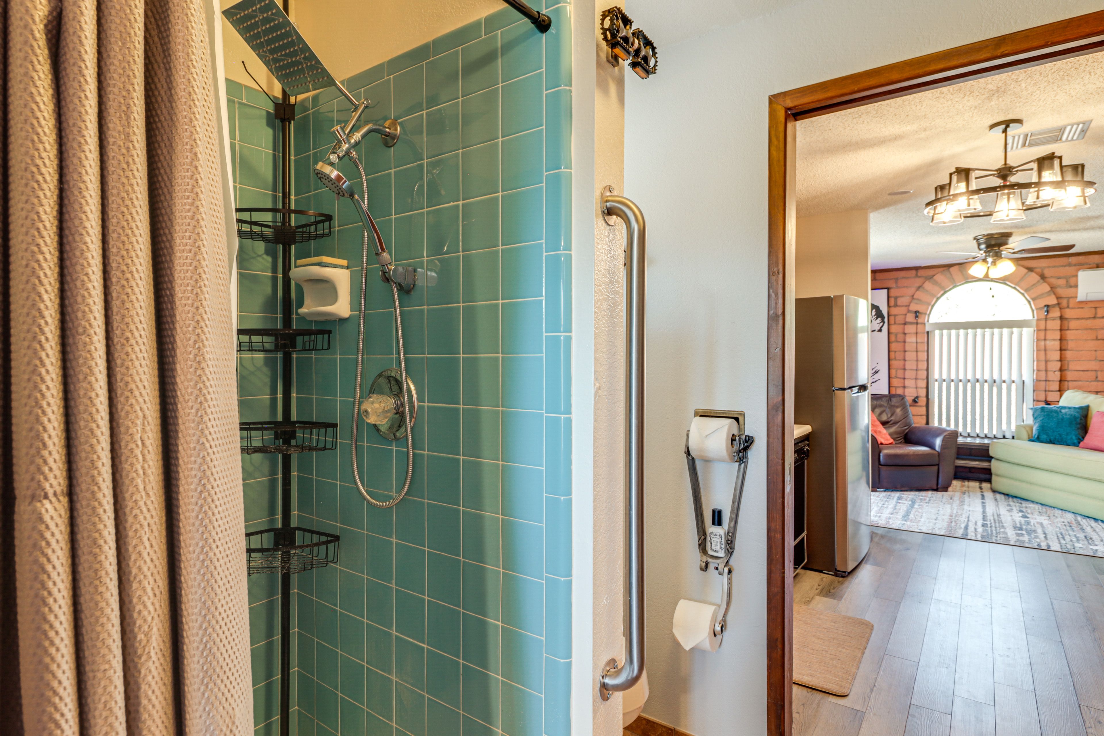 Full Bathroom | Shower | Towels & Linens Provided