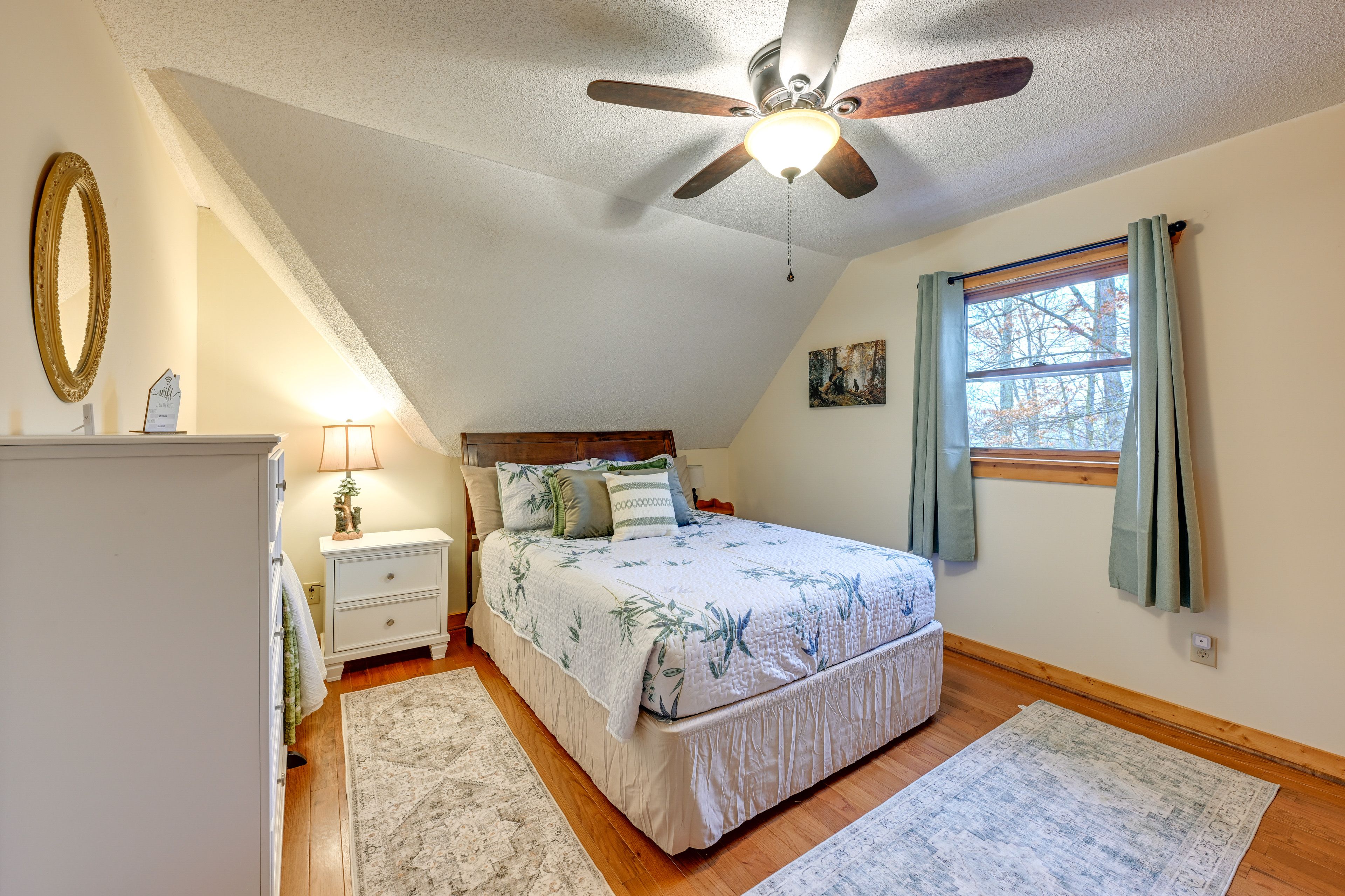 Bedroom 2 | Queen Bed | Upper Level