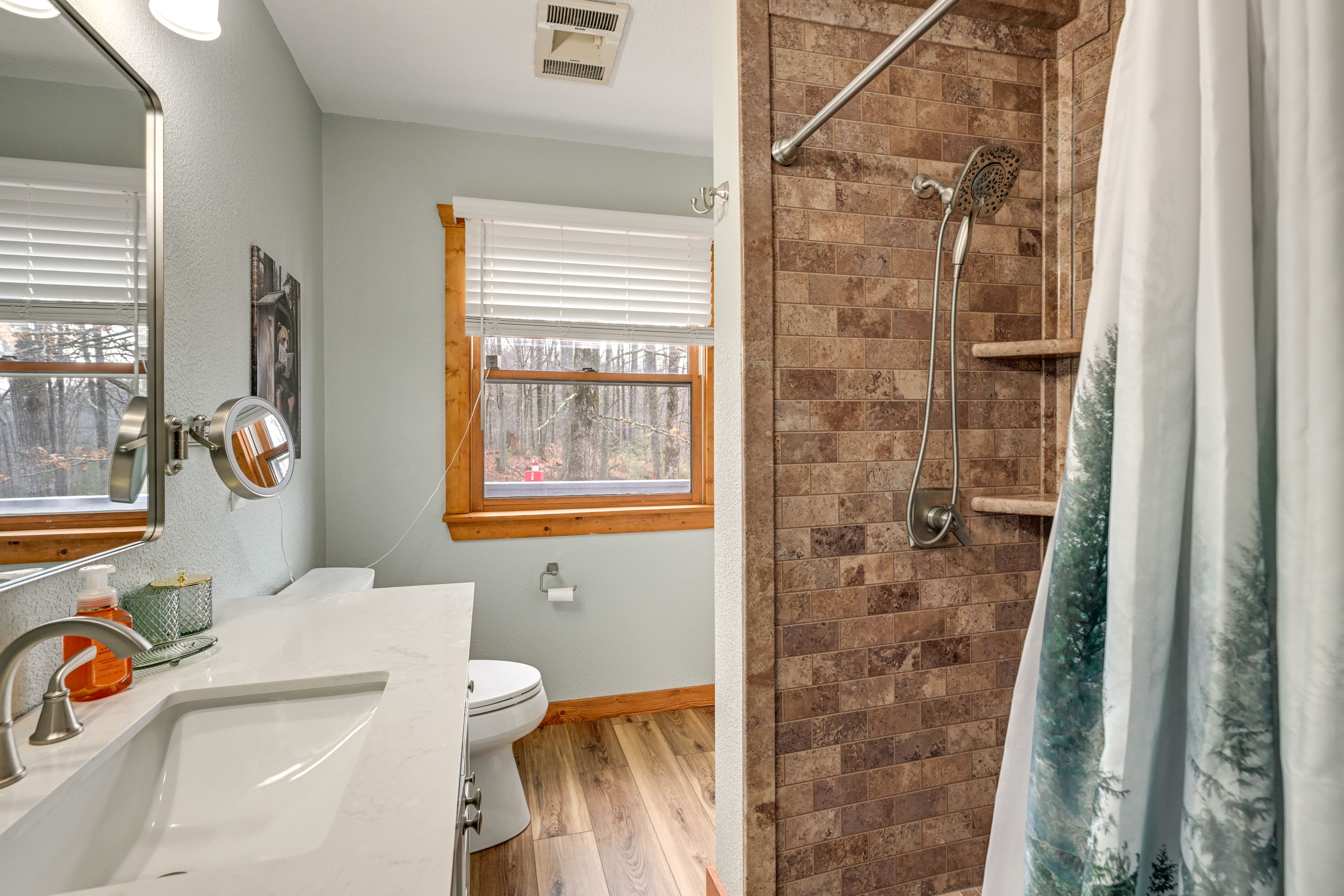 Full Bathroom | Towels Provided | Main Level