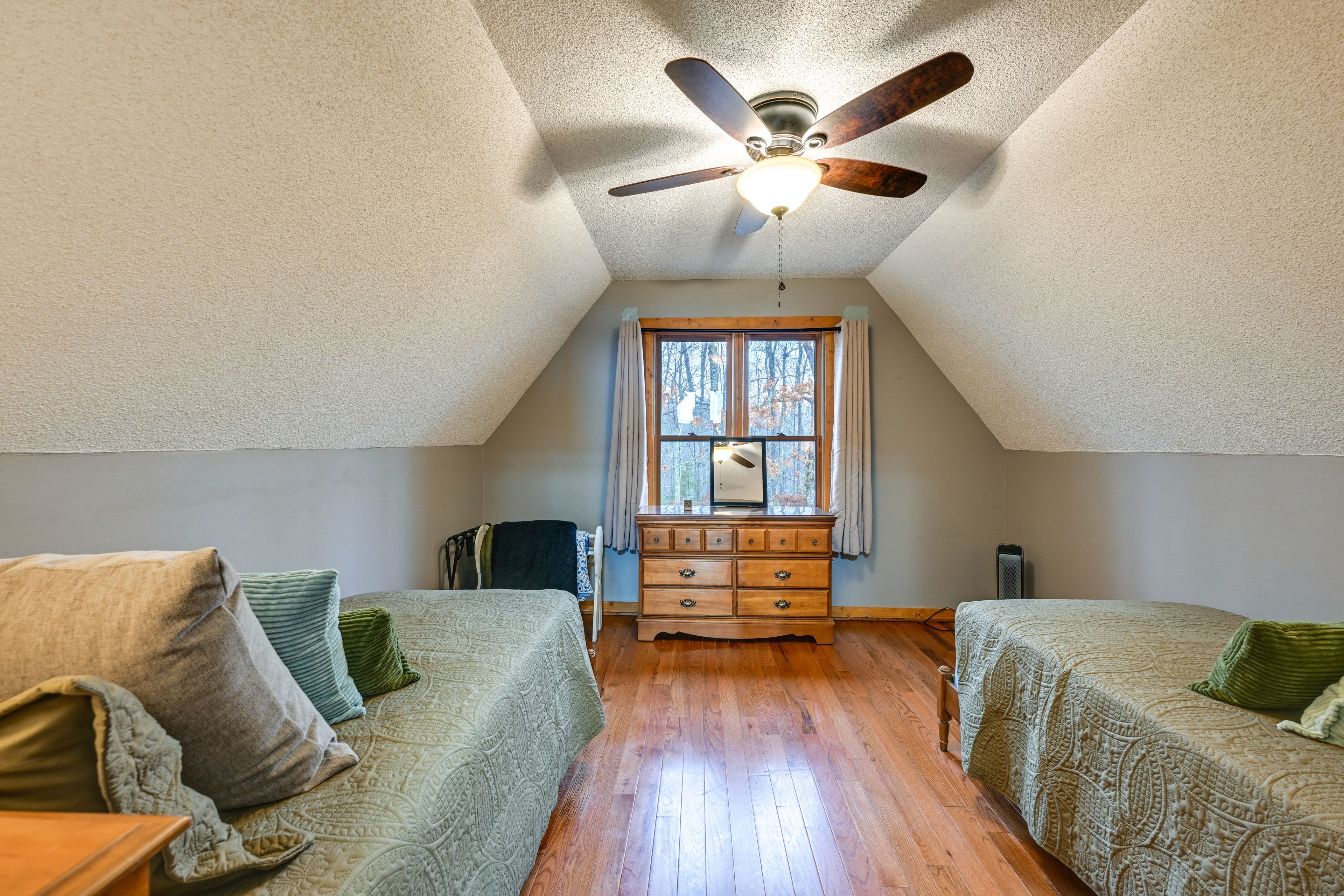 Bedroom 3 | 2 Twin Beds | Upper Level
