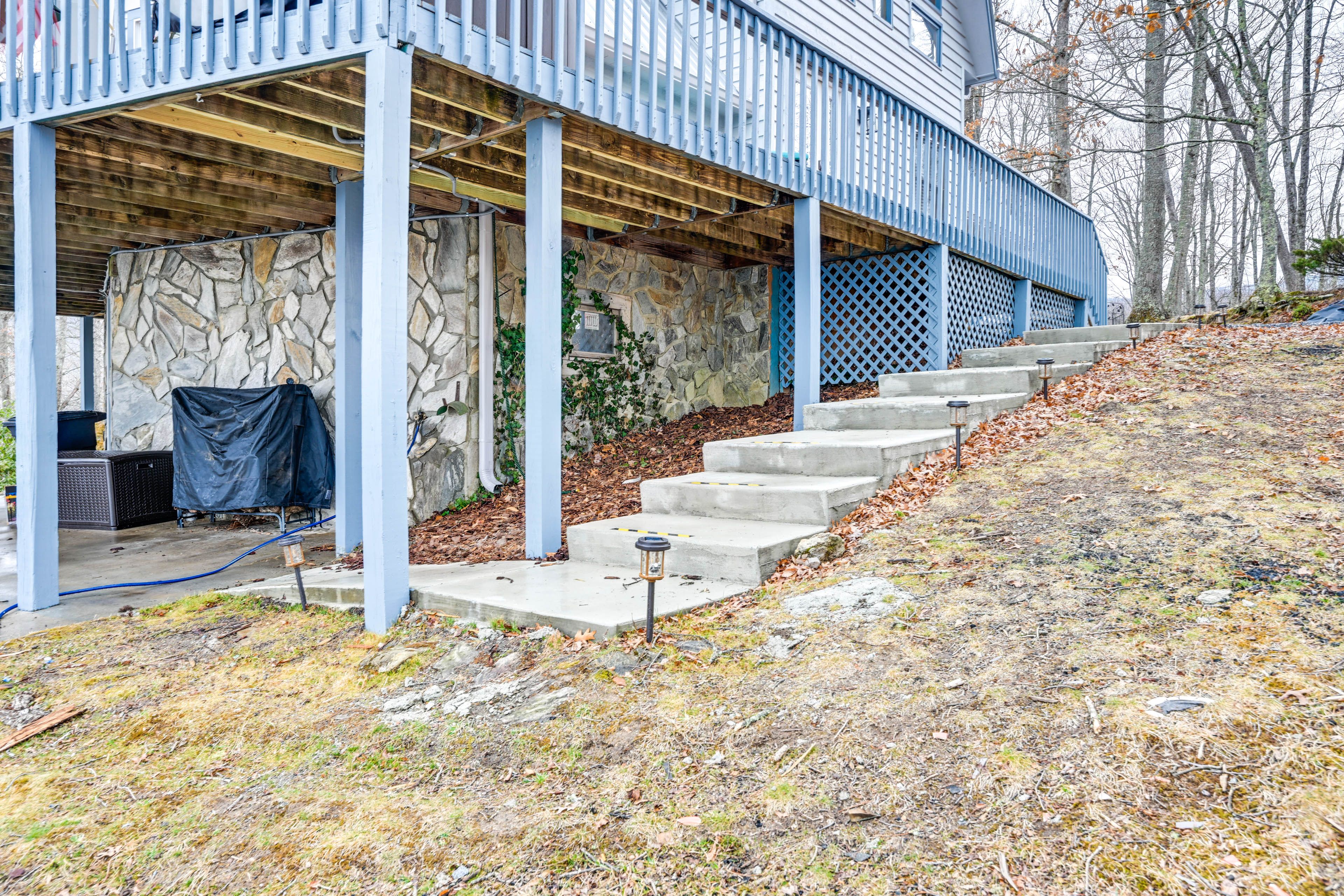 Parking | Driveway (4 Vehicles) | Turnaround Point Parking Avail (2 Vehicles)