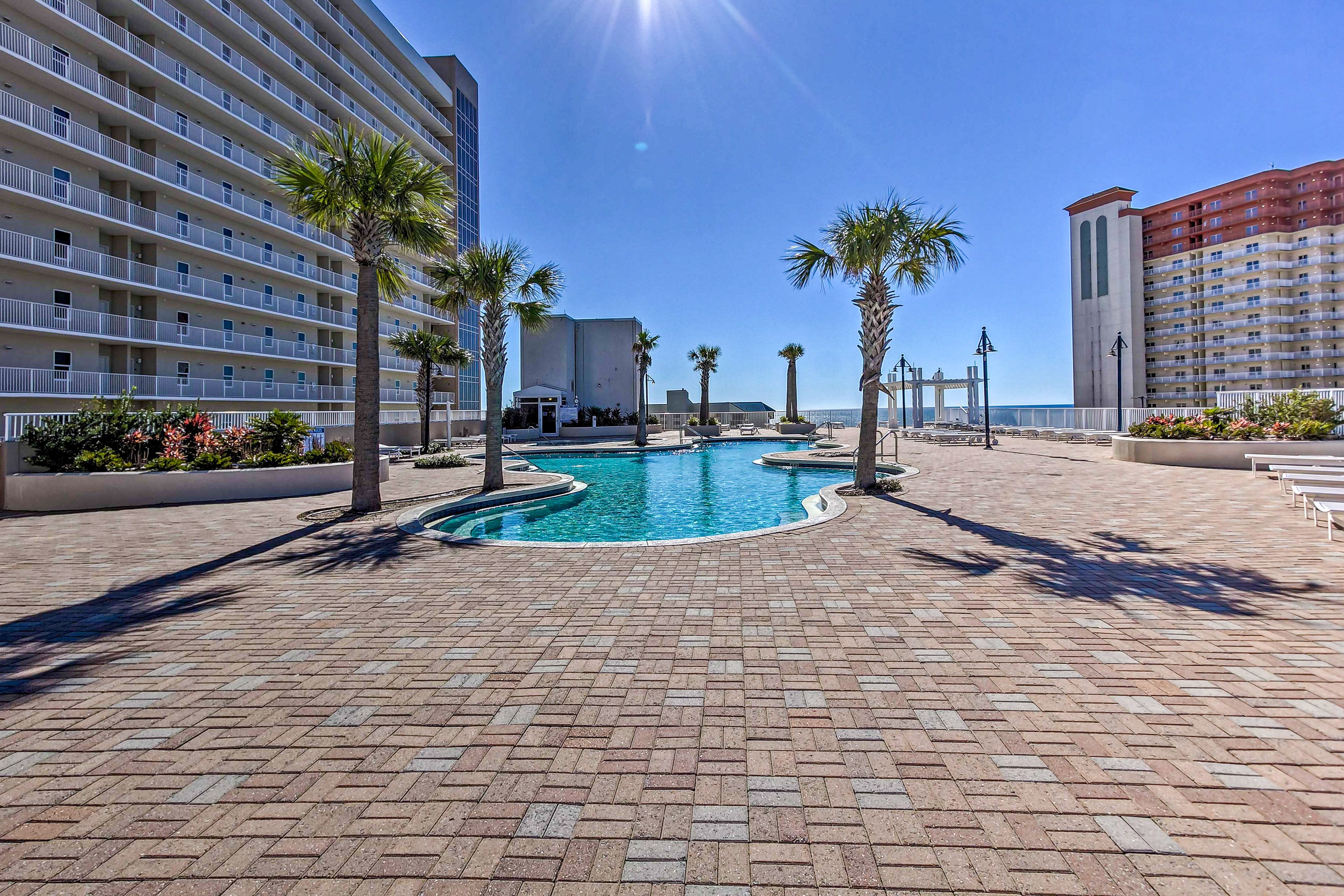 Laketown Wharf Resort | Community Amenities