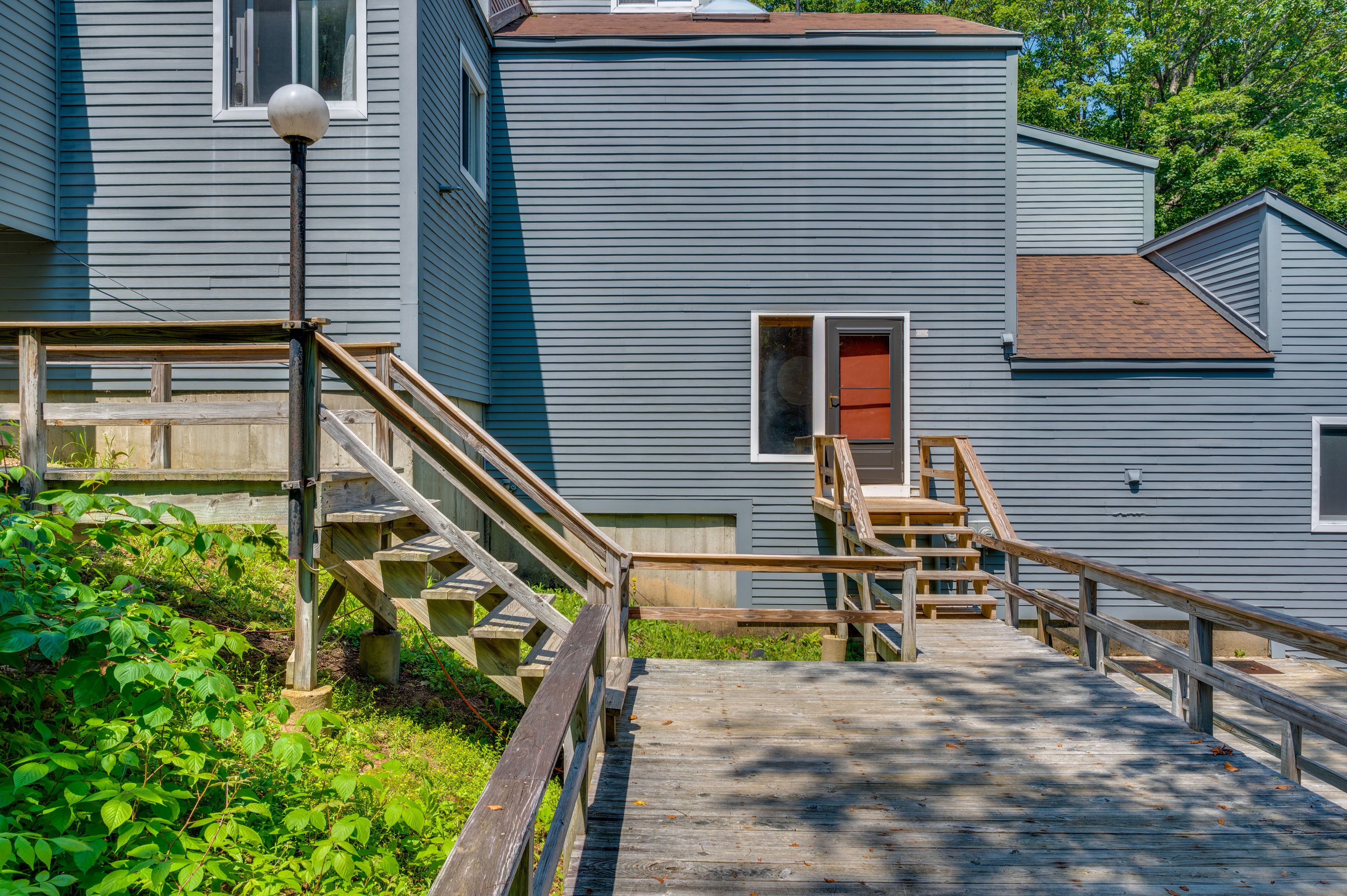 Exterior Entry | Open Lot (Ample Space; First-Come, First-Served)