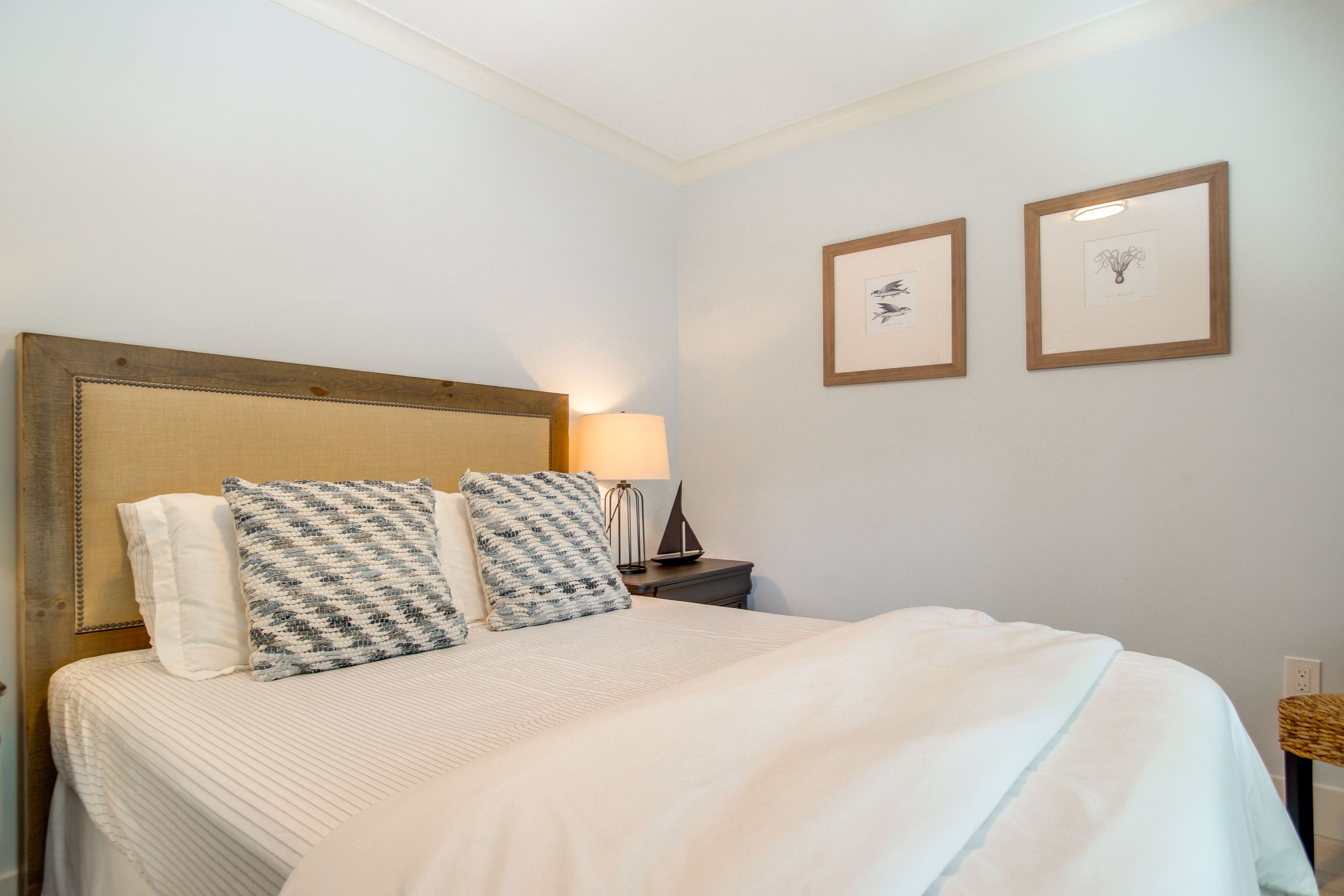 Bedroom 1 | Queen Bed | Smart TV | 2nd Floor