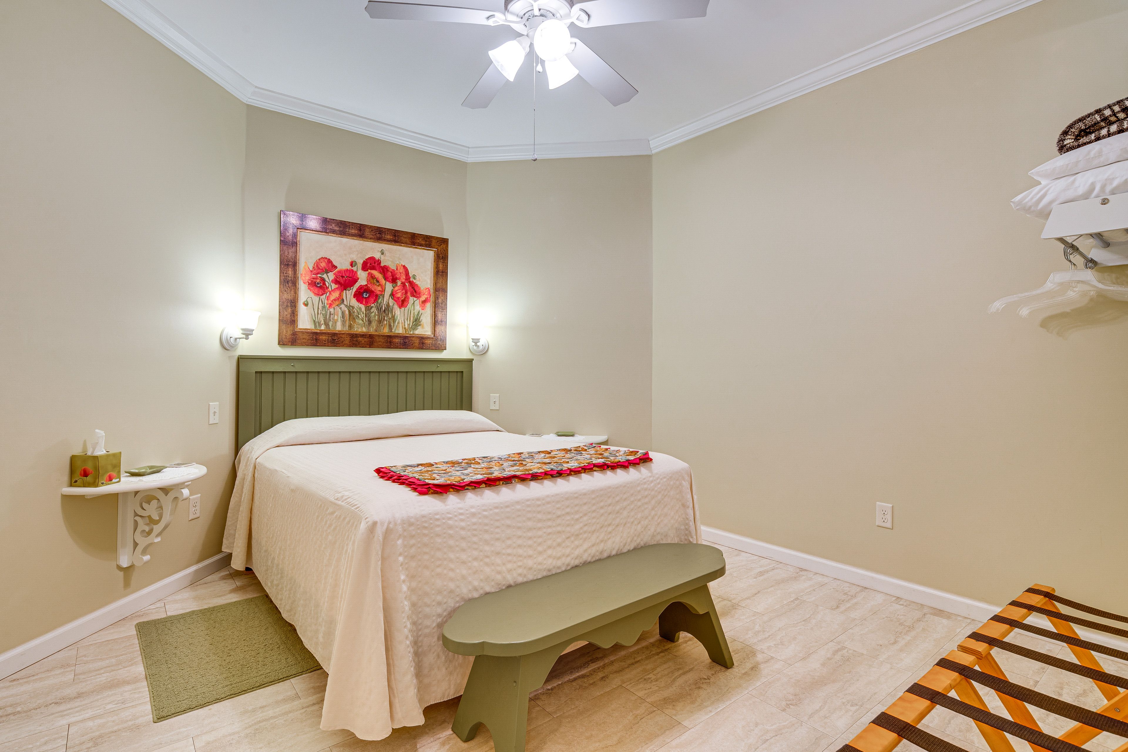 Bedroom | Queen Bed | Linens Provided