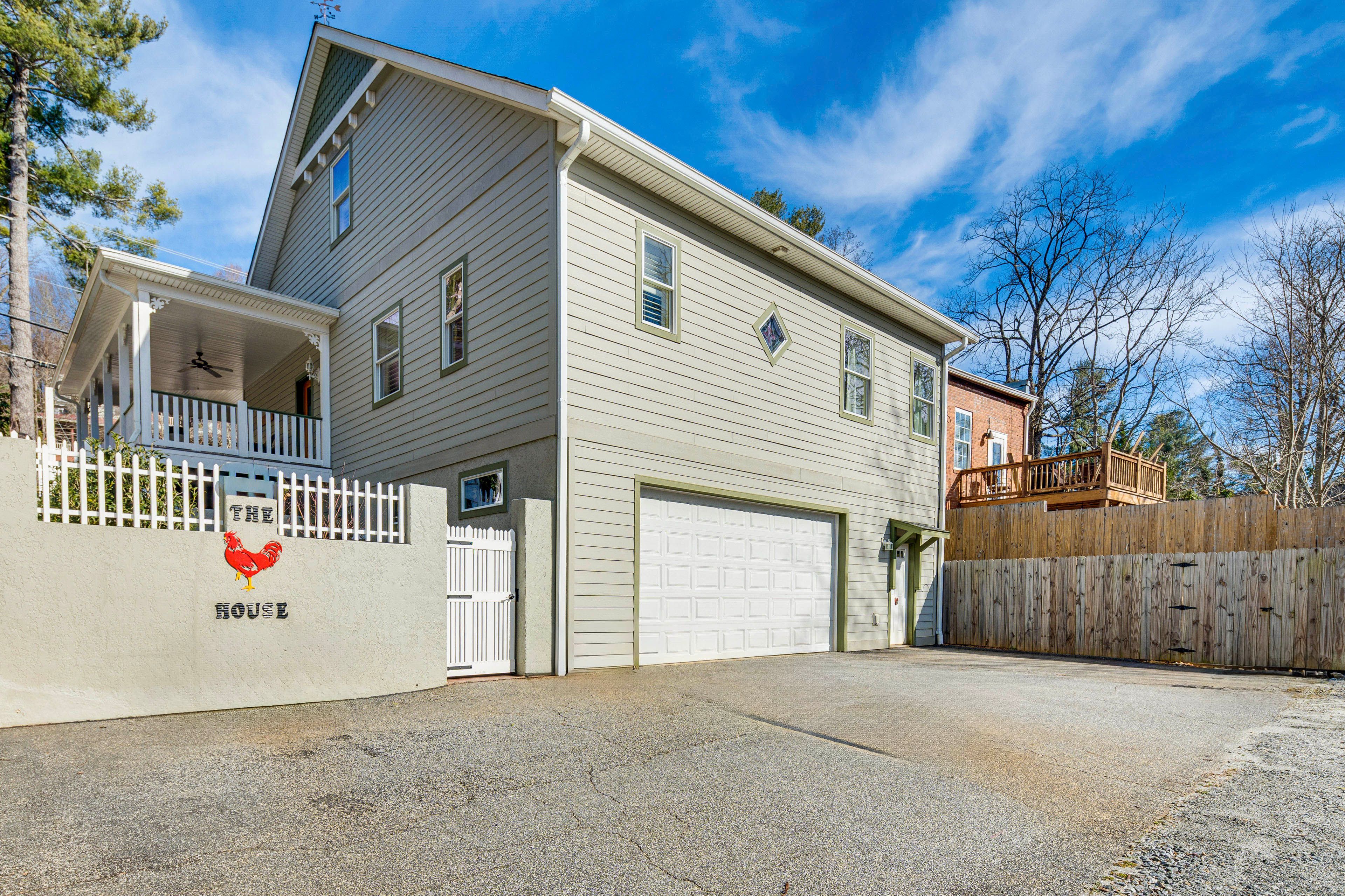 Exterior | Single-Story Apartment | 1 Block to Main Street