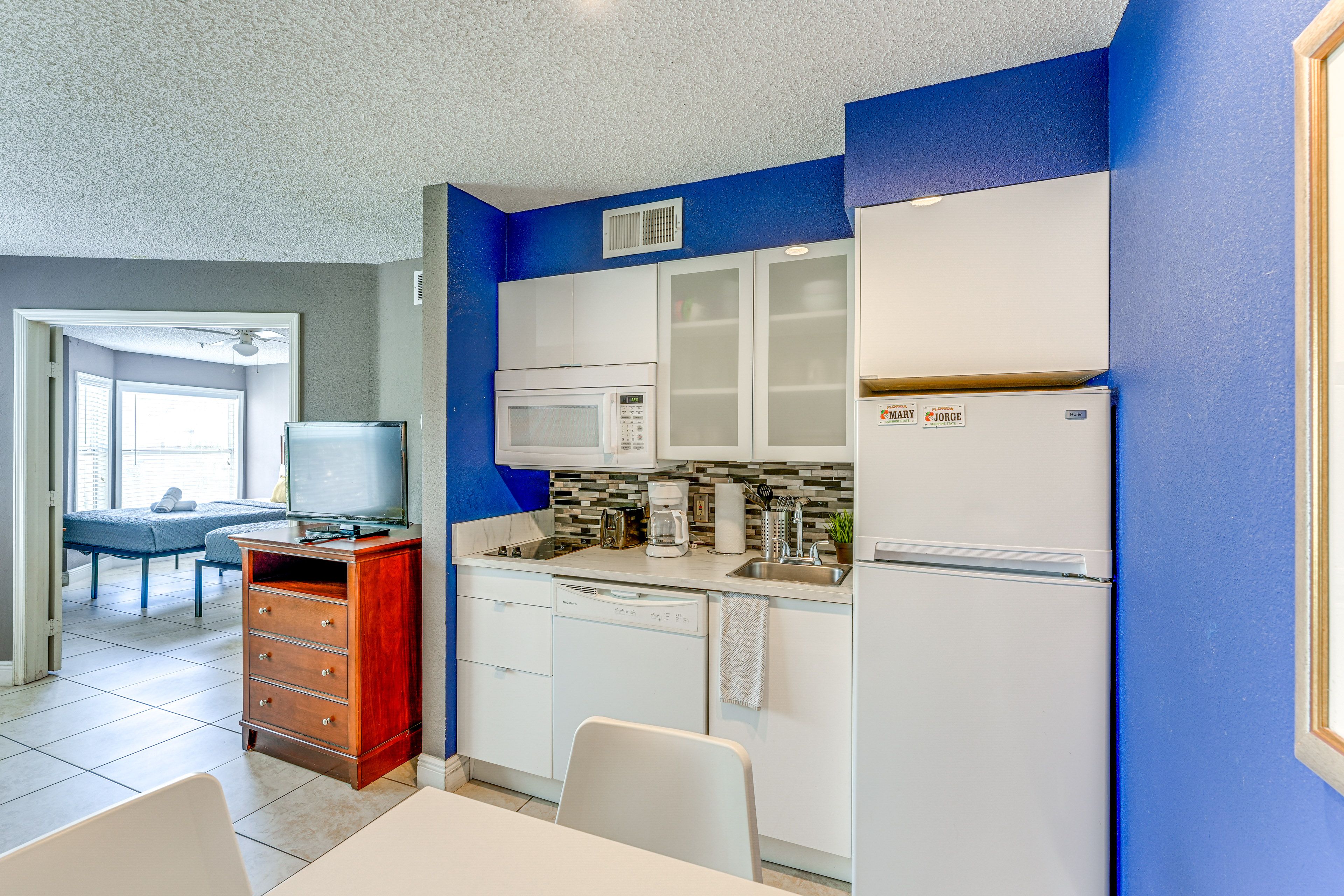 Kitchenette | Cooking Basics | Drip Coffee Maker | Microwave | Toaster