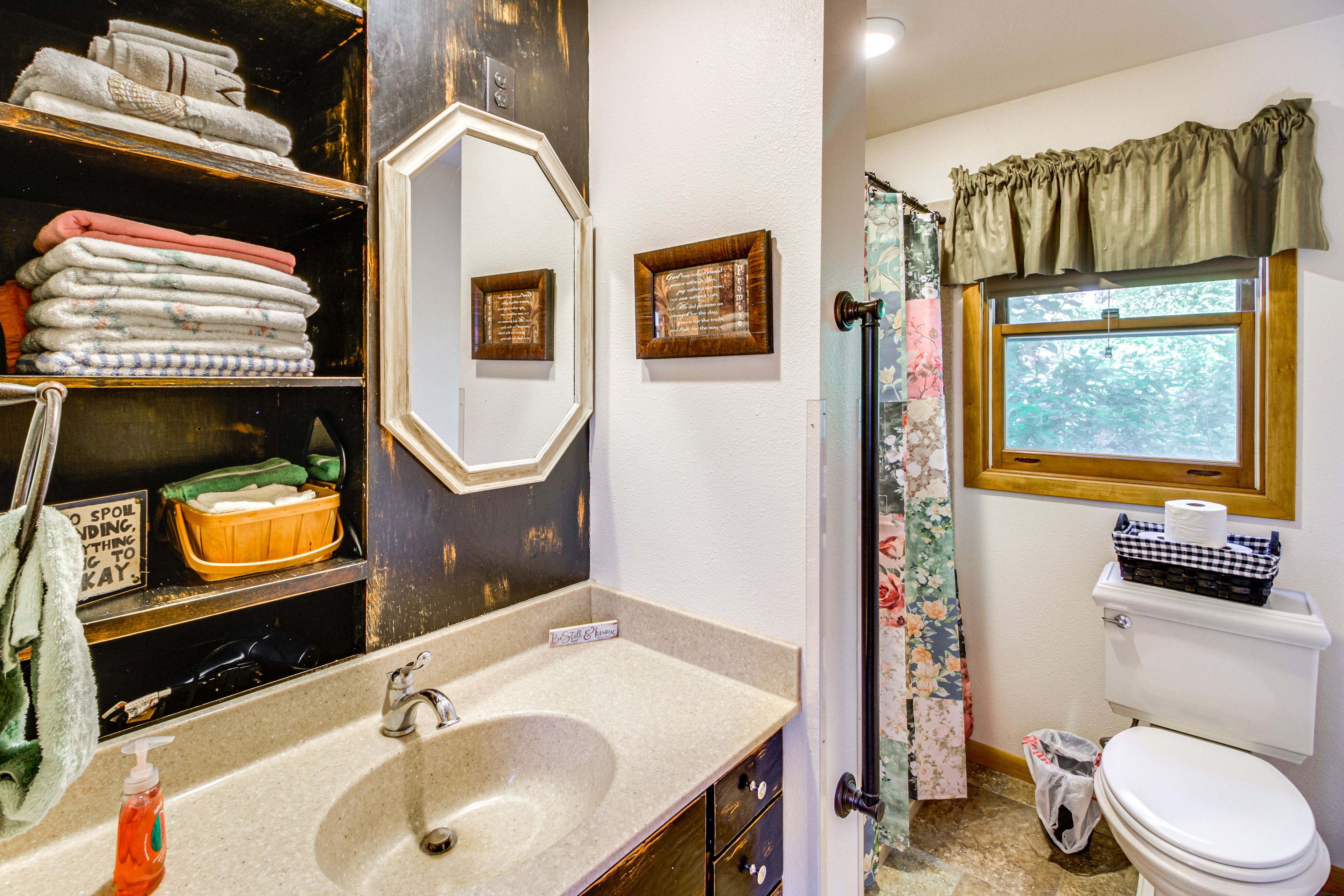 Full Bathroom | 1st Floor