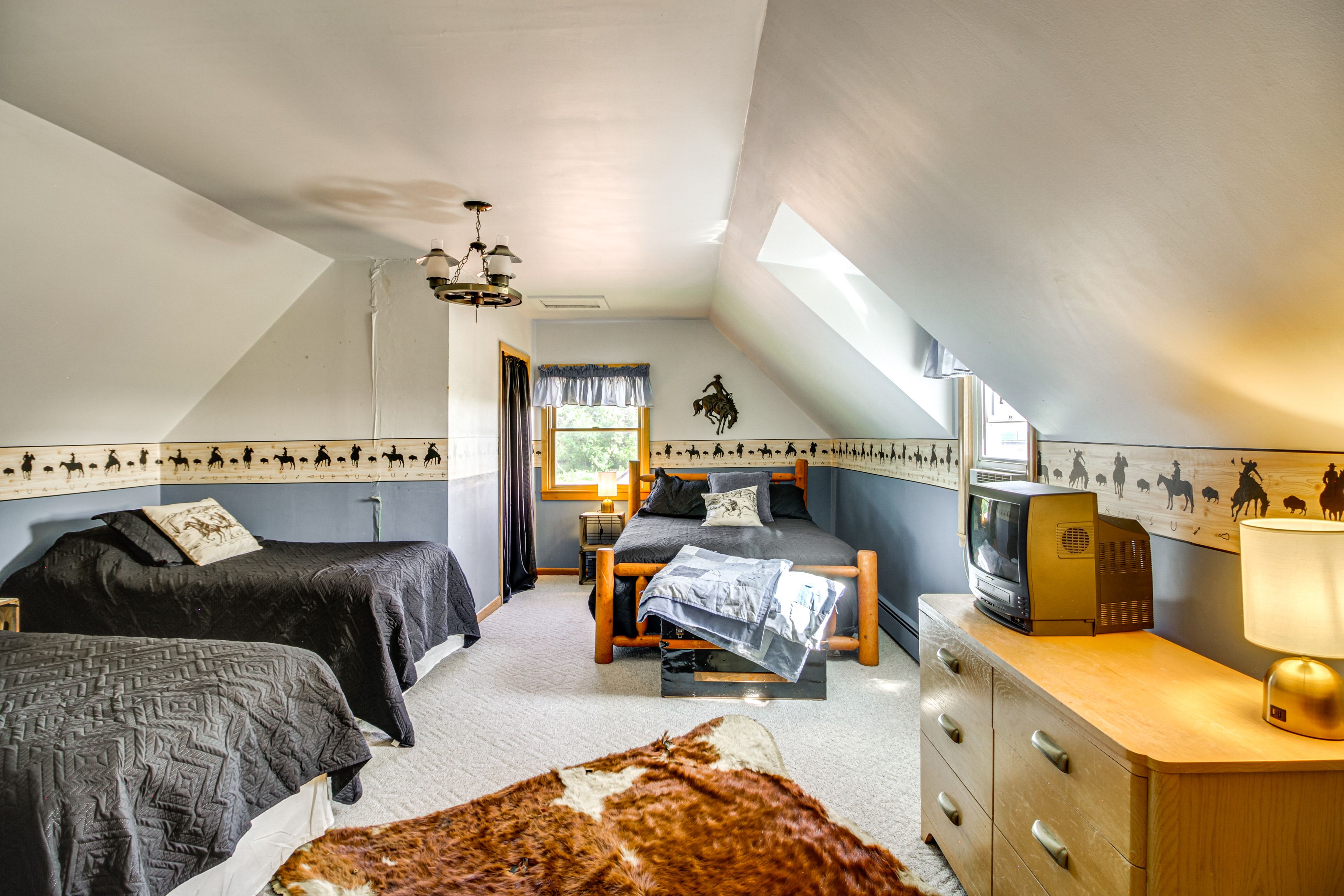 Bedroom 3 | Queen Bed | 3 Twin Beds | 2nd Floor