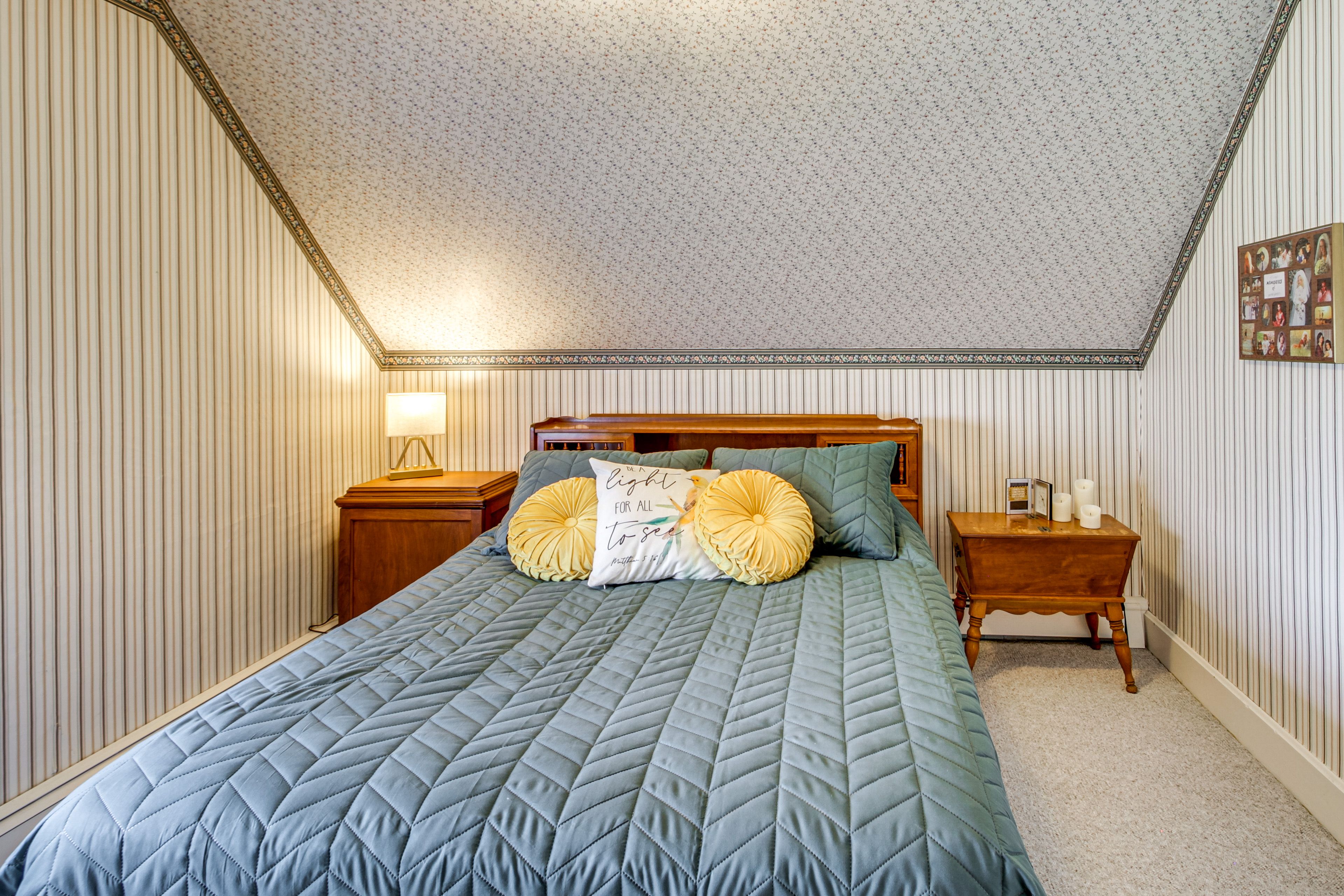 Bedroom 2 | Queen Bed | Twin Bed | 2nd Floor