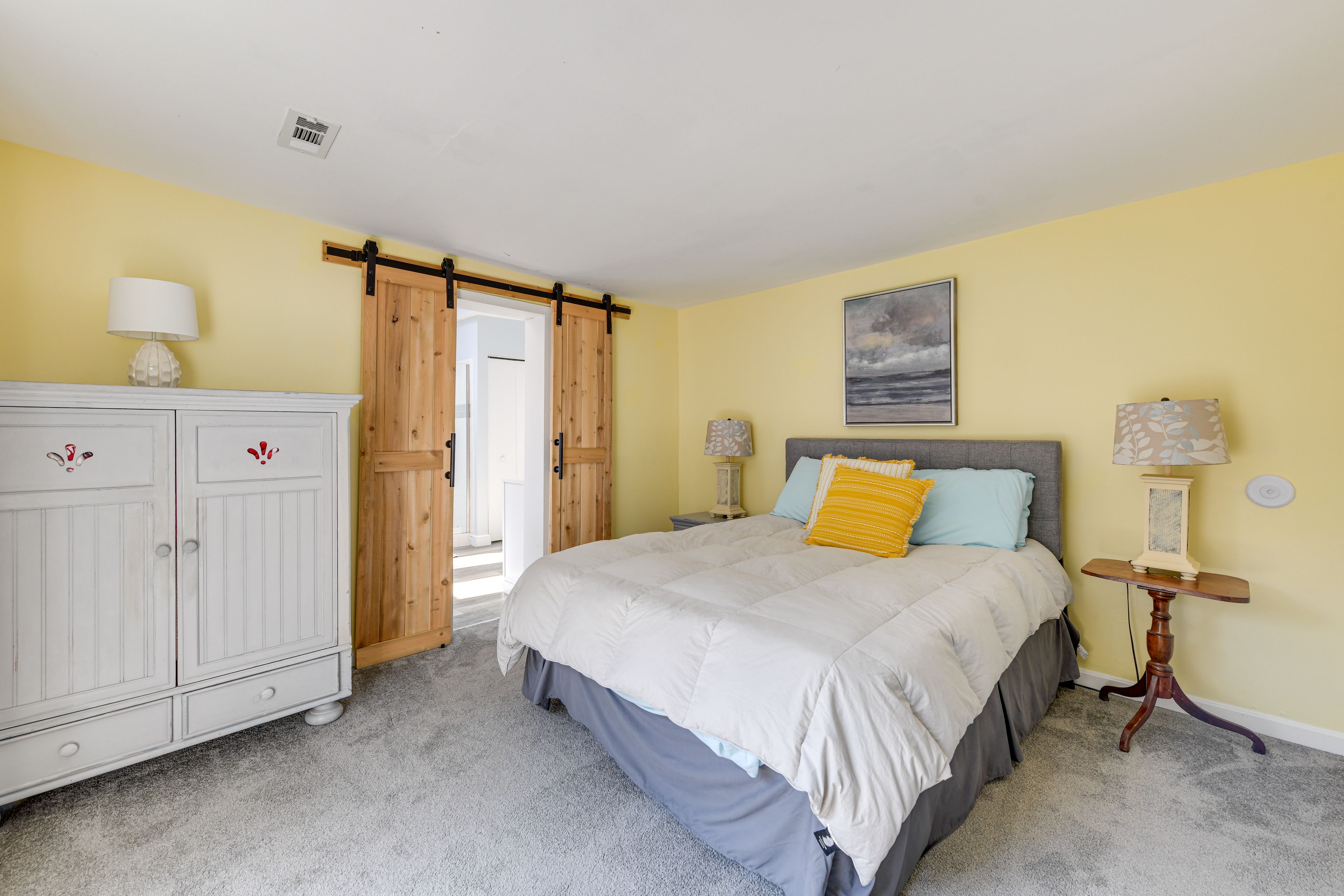 Bedroom 1 | Queen Bed | Linens