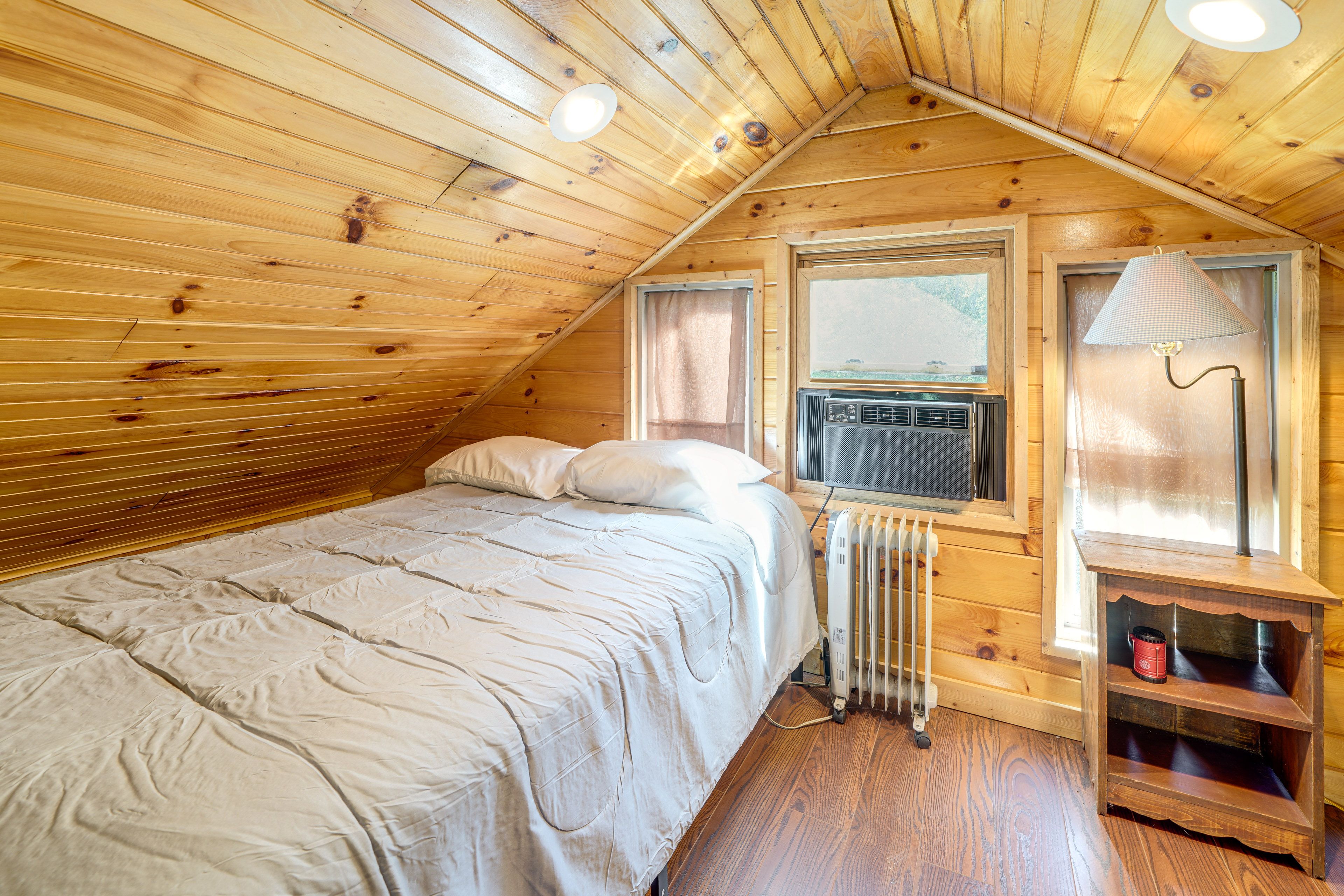 Loft | Full Bed | Twin XL Cot | 2nd Floor