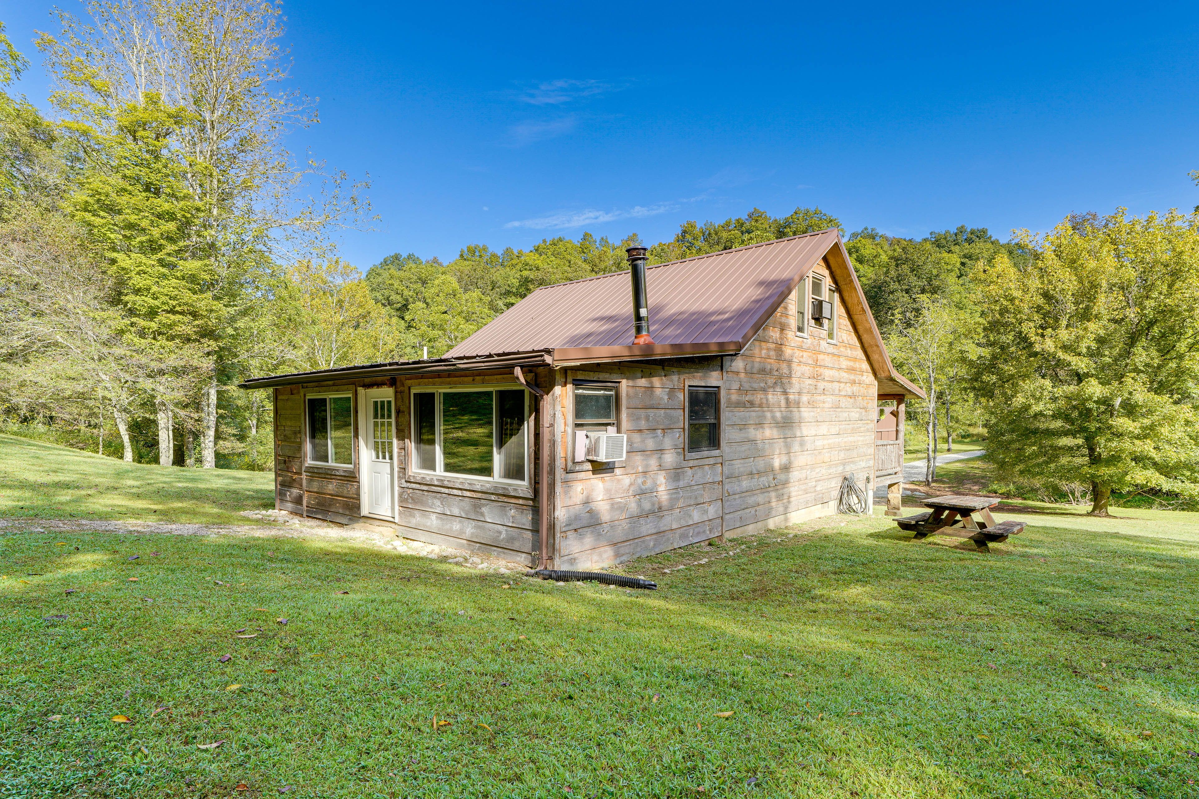 Cabin Exterior | Backyard | Picnic Table