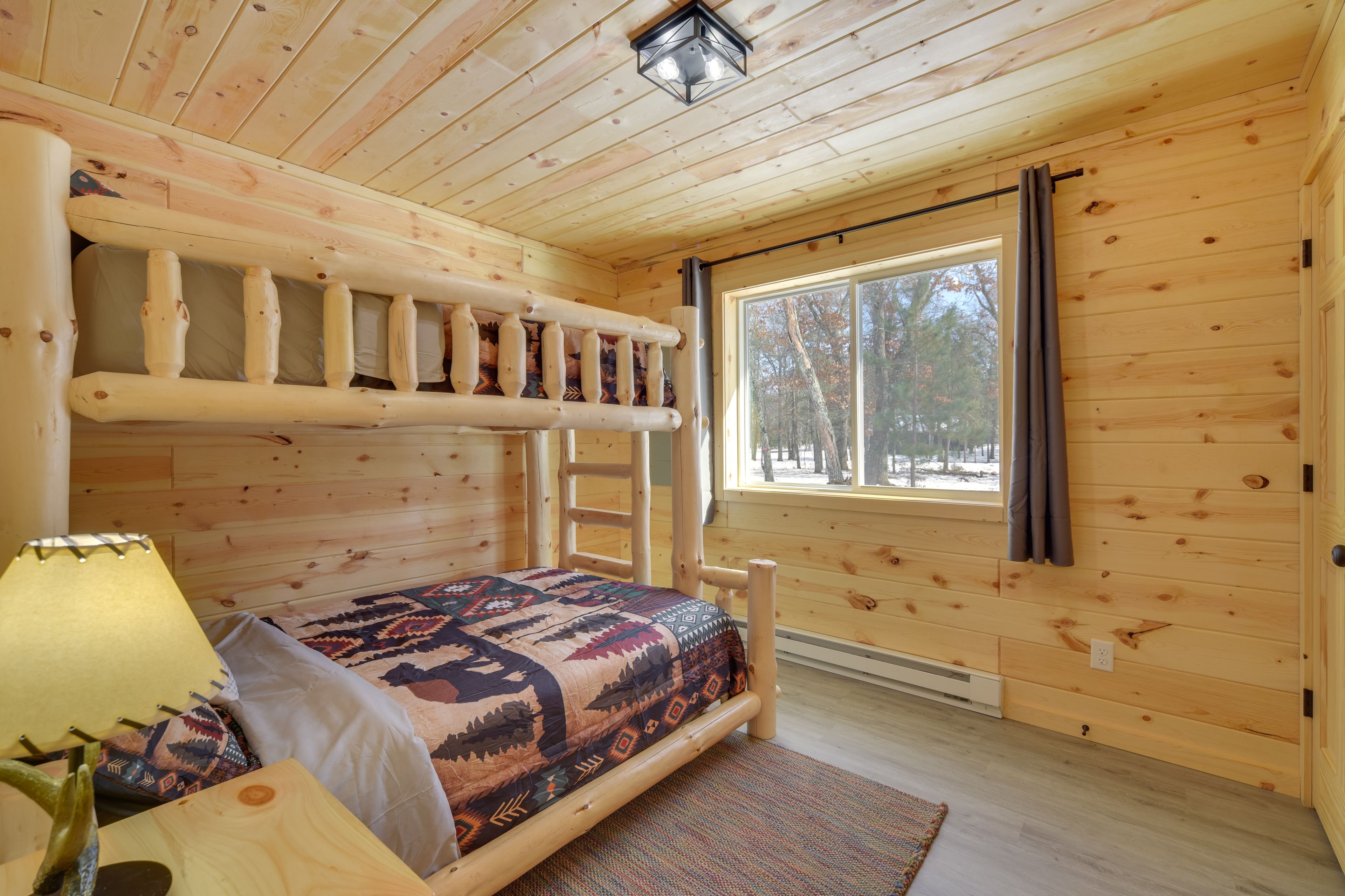 Bedroom 3 | Twin/Full Bunk Bed