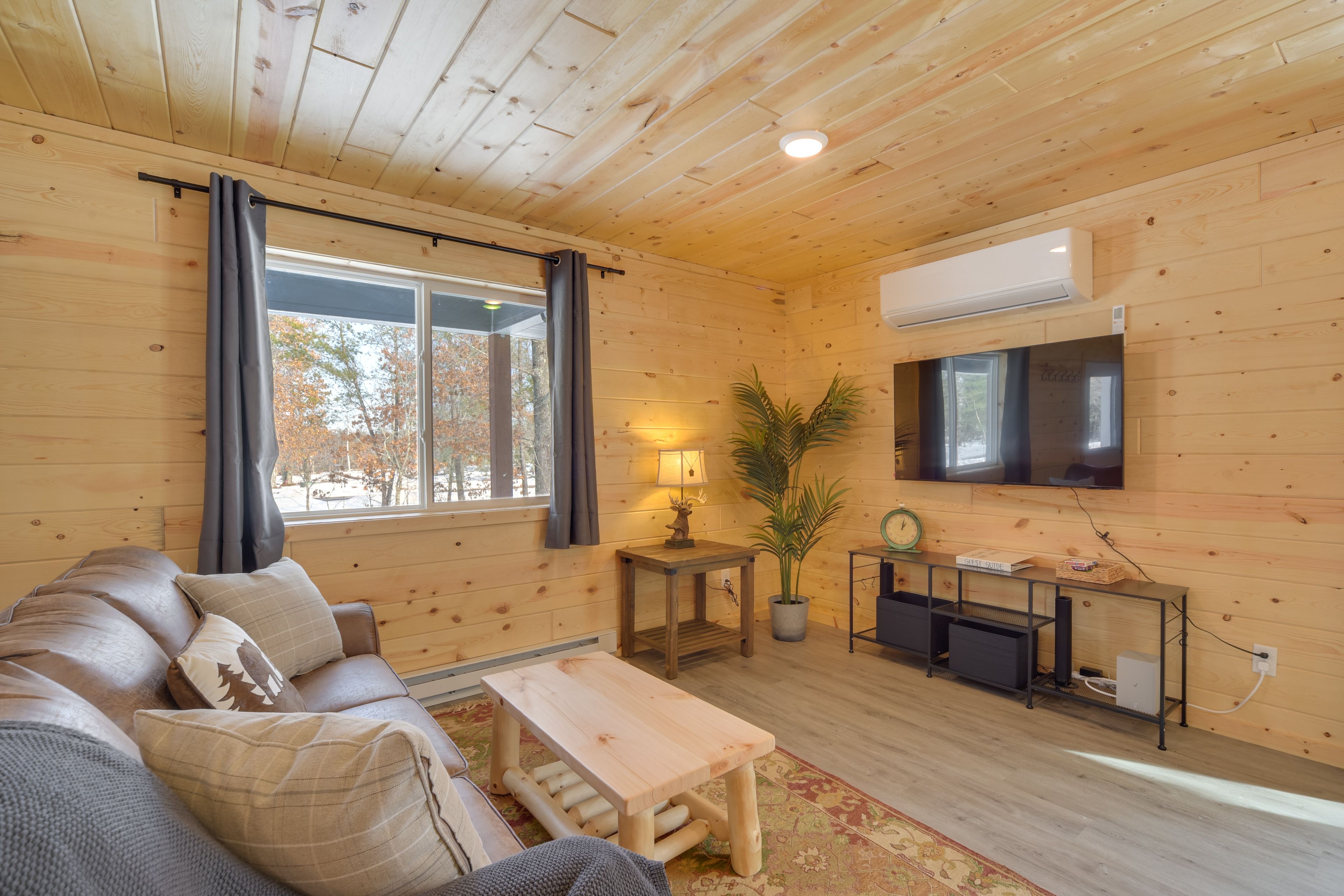 Living Room | Queen Sleeper Sofa