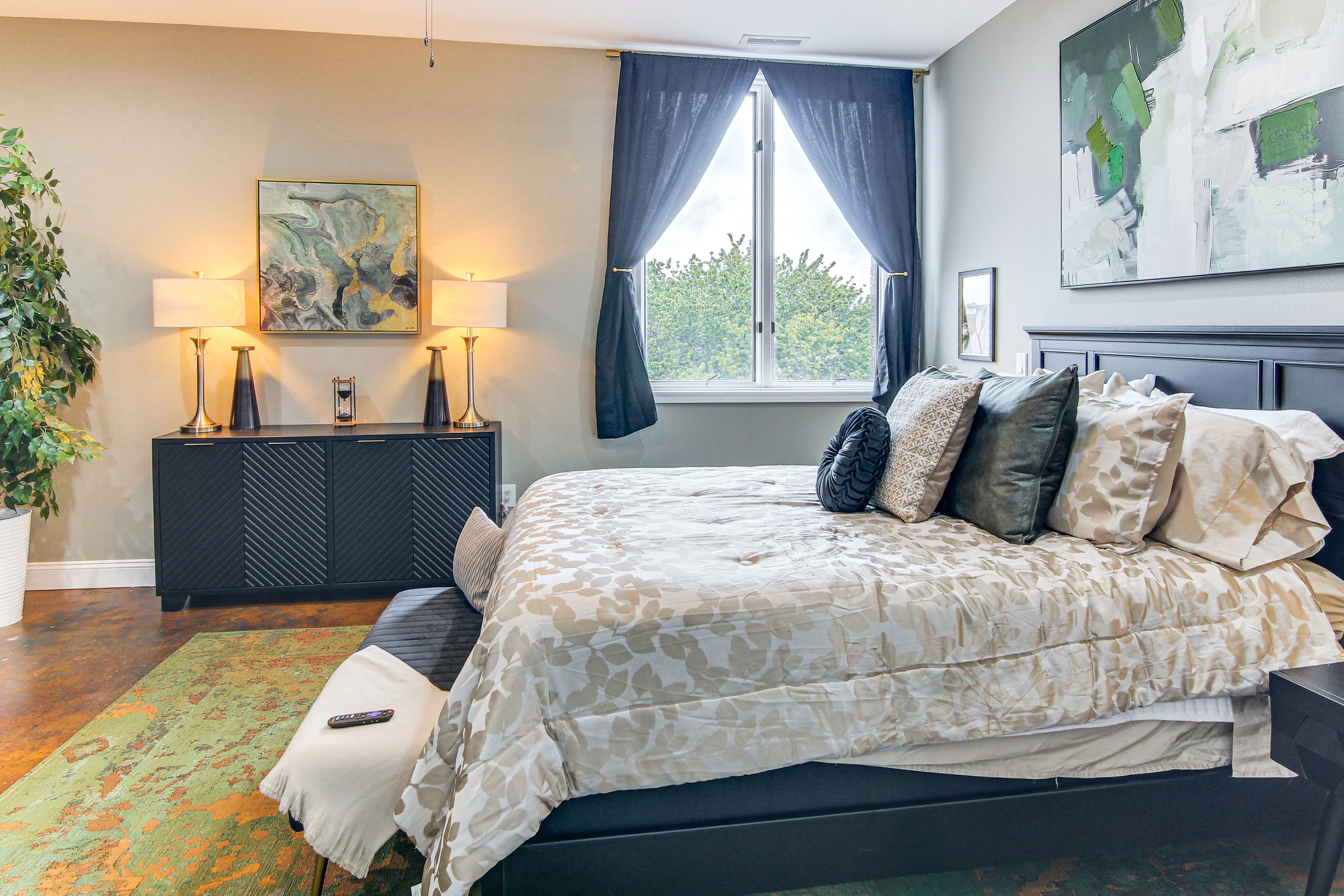 Bedroom 2 | 2nd Floor | Queen Bed