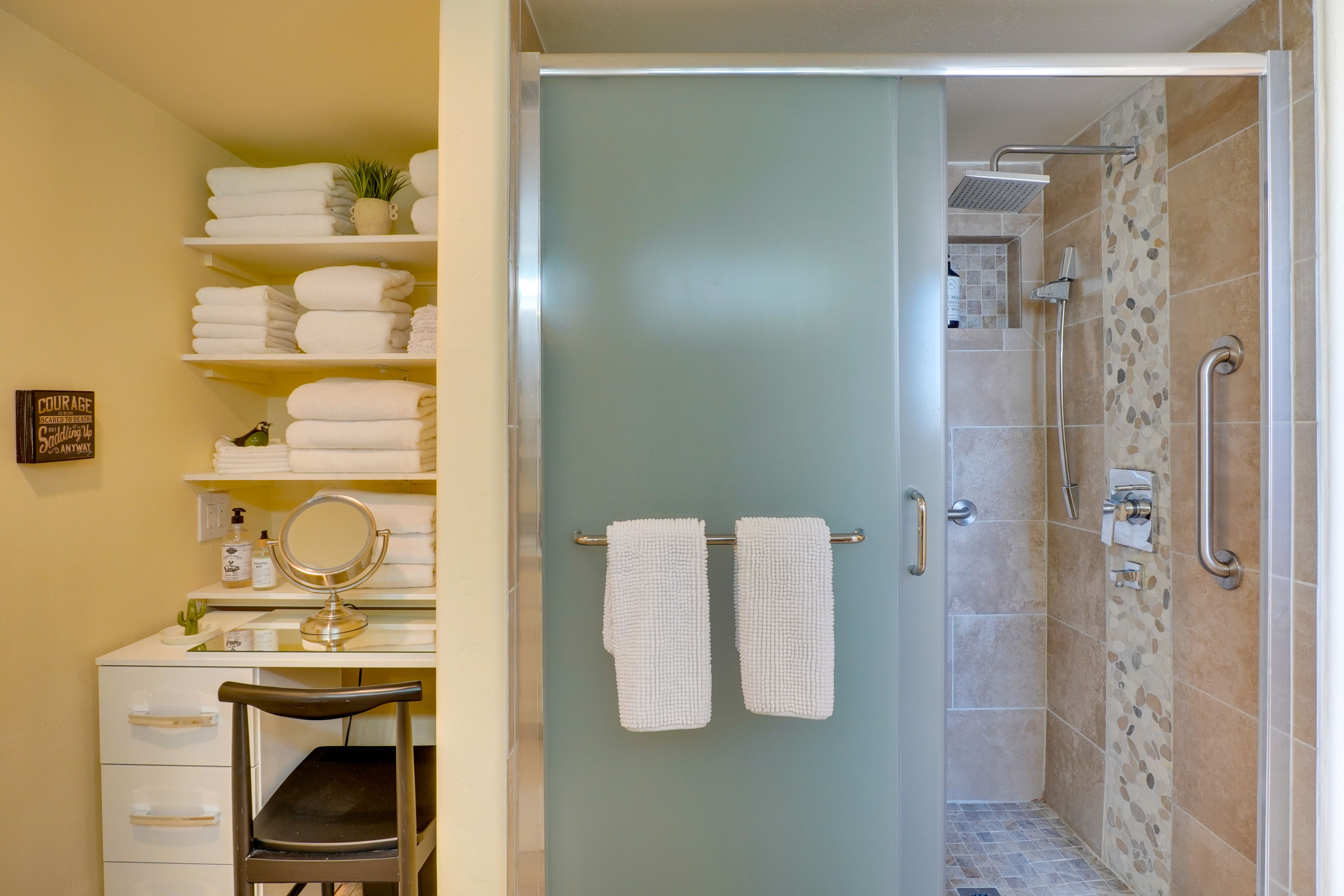 Full Bathroom | Towels Provided | Complimentary Toiletries