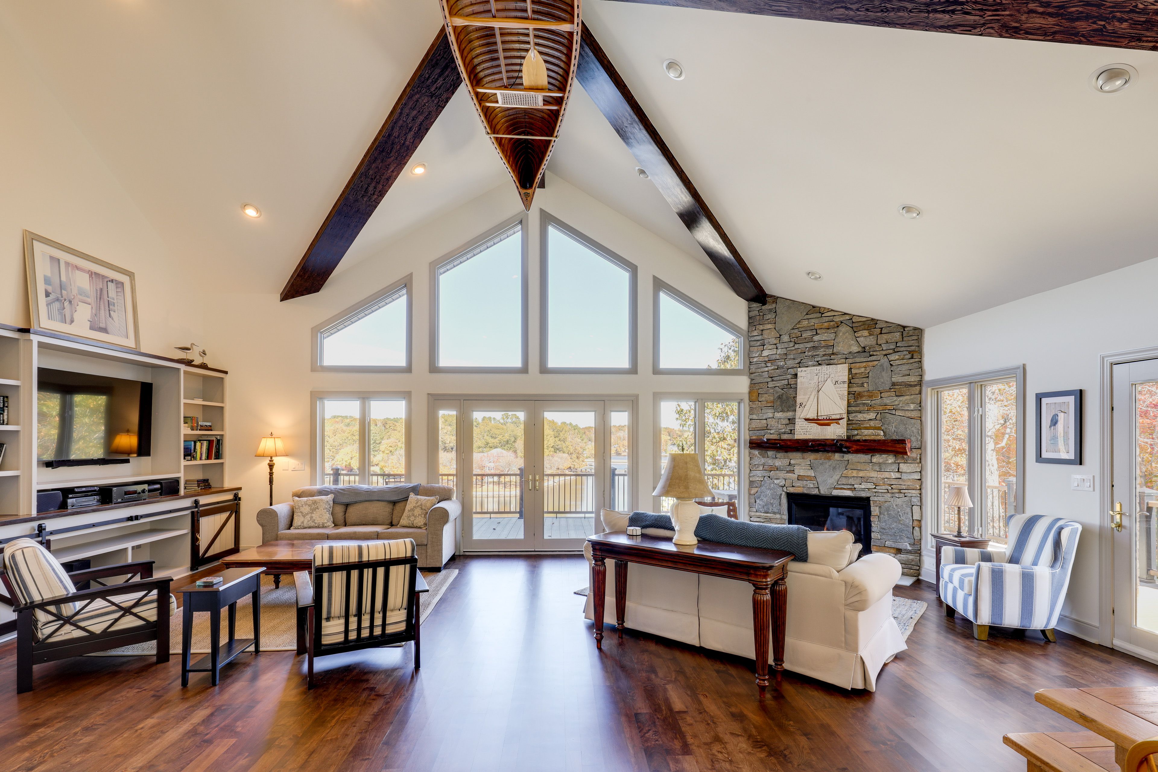 Living Room | 1st Floor | Smart TV | Fireplace | Books/Board Games