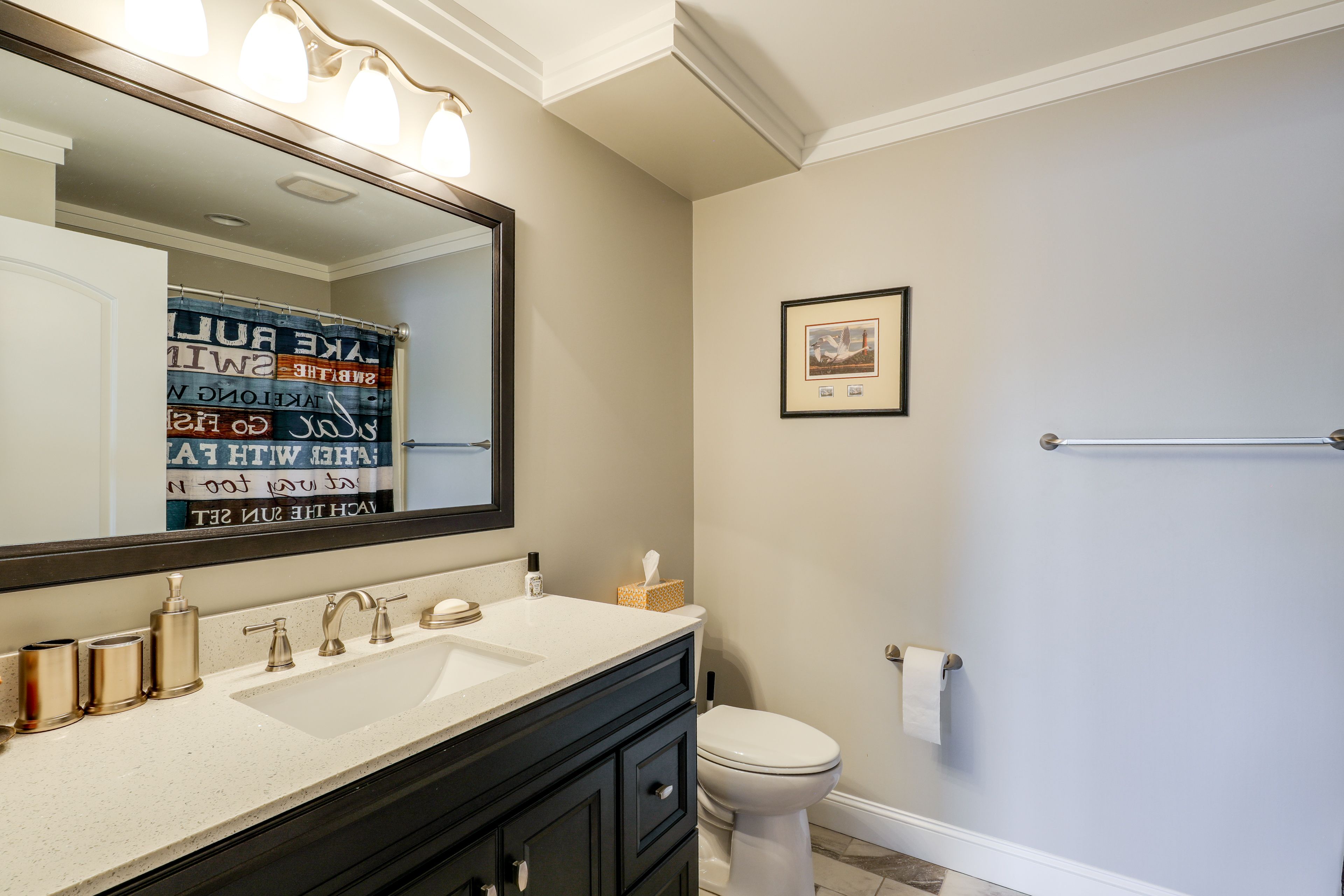 Full Bathroom | 1st Floor | Complimentary Toiletries