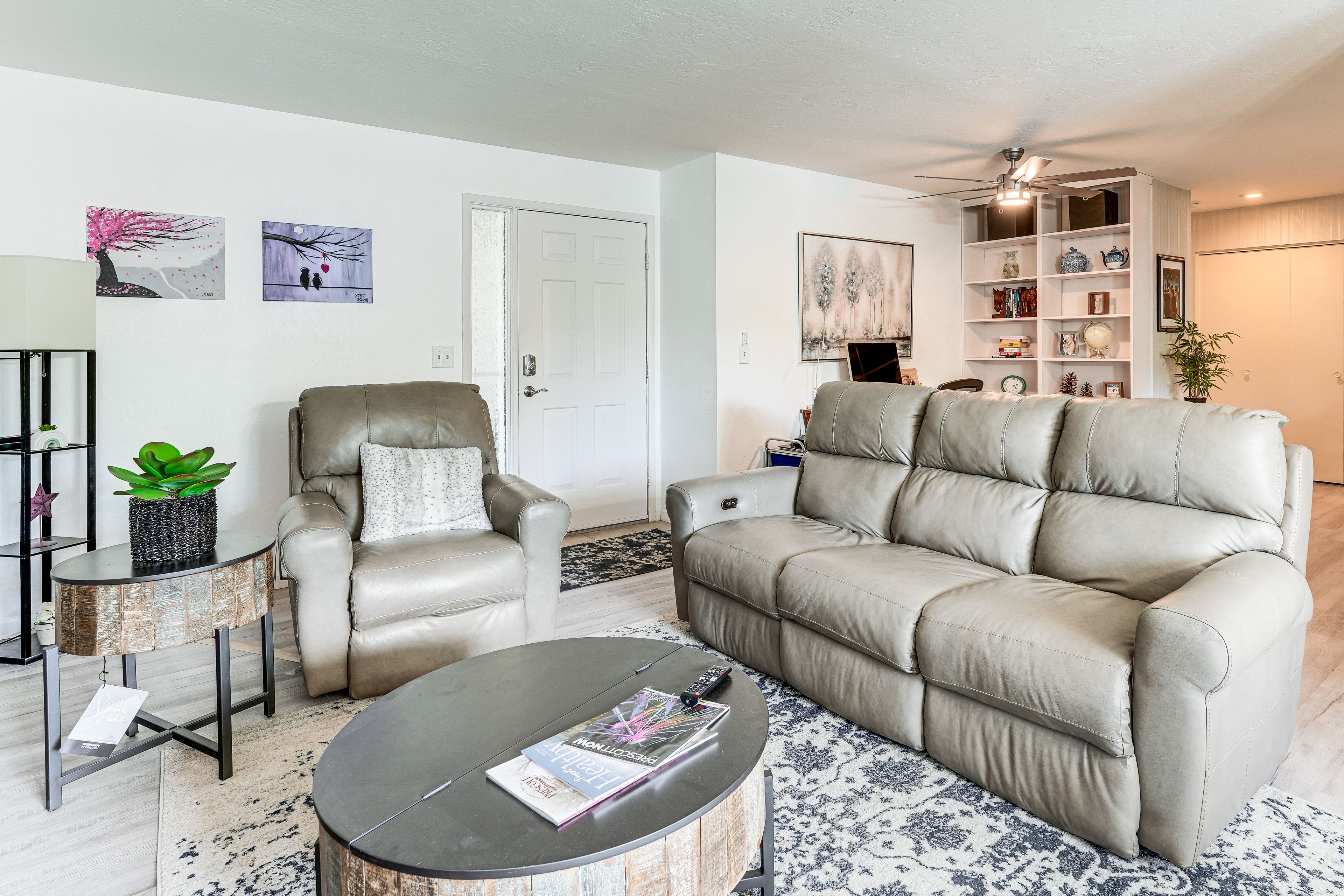 Living Room | Free WiFi | Smart TV