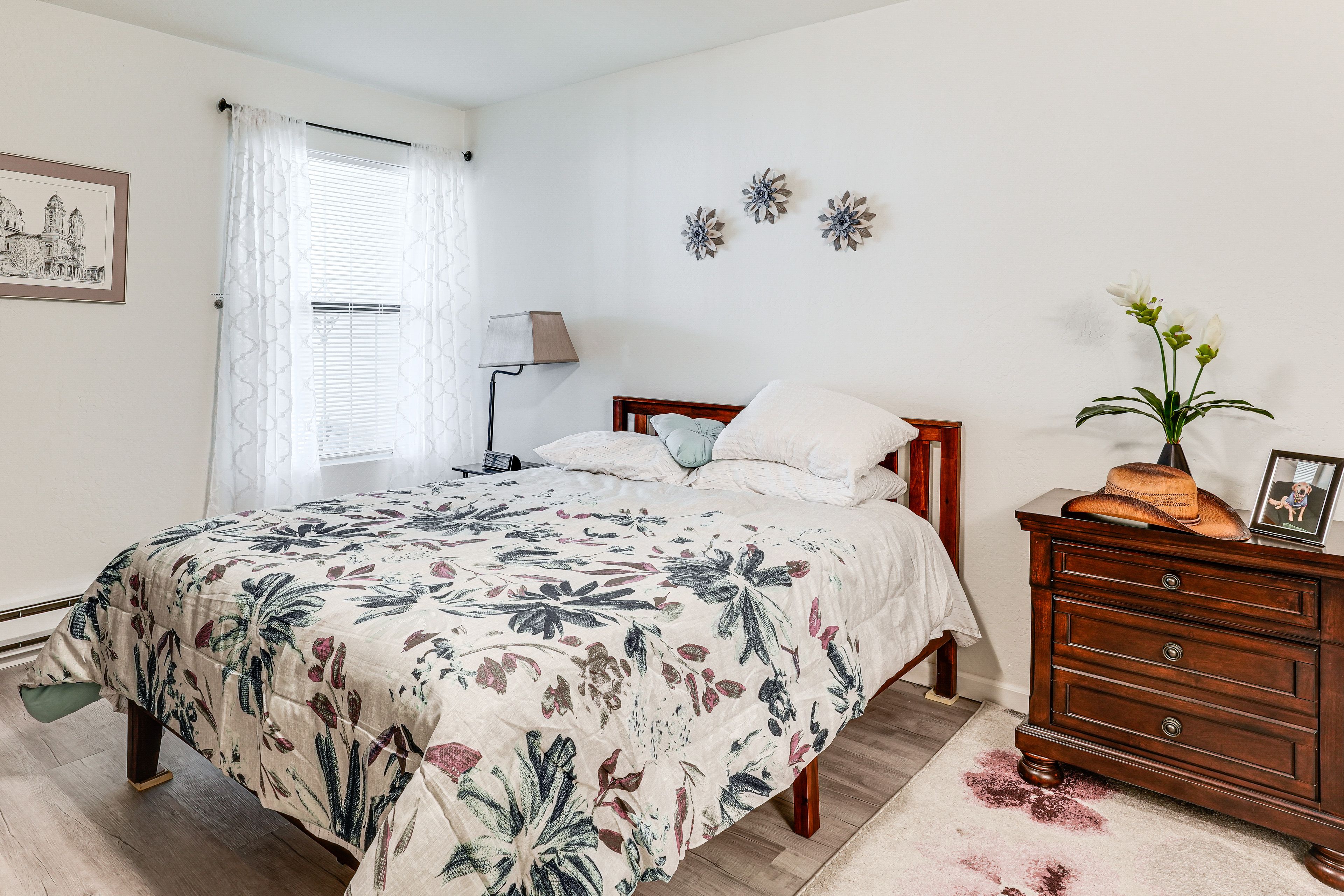 Bedroom 1 | Queen Bed | En-Suite Bathroom