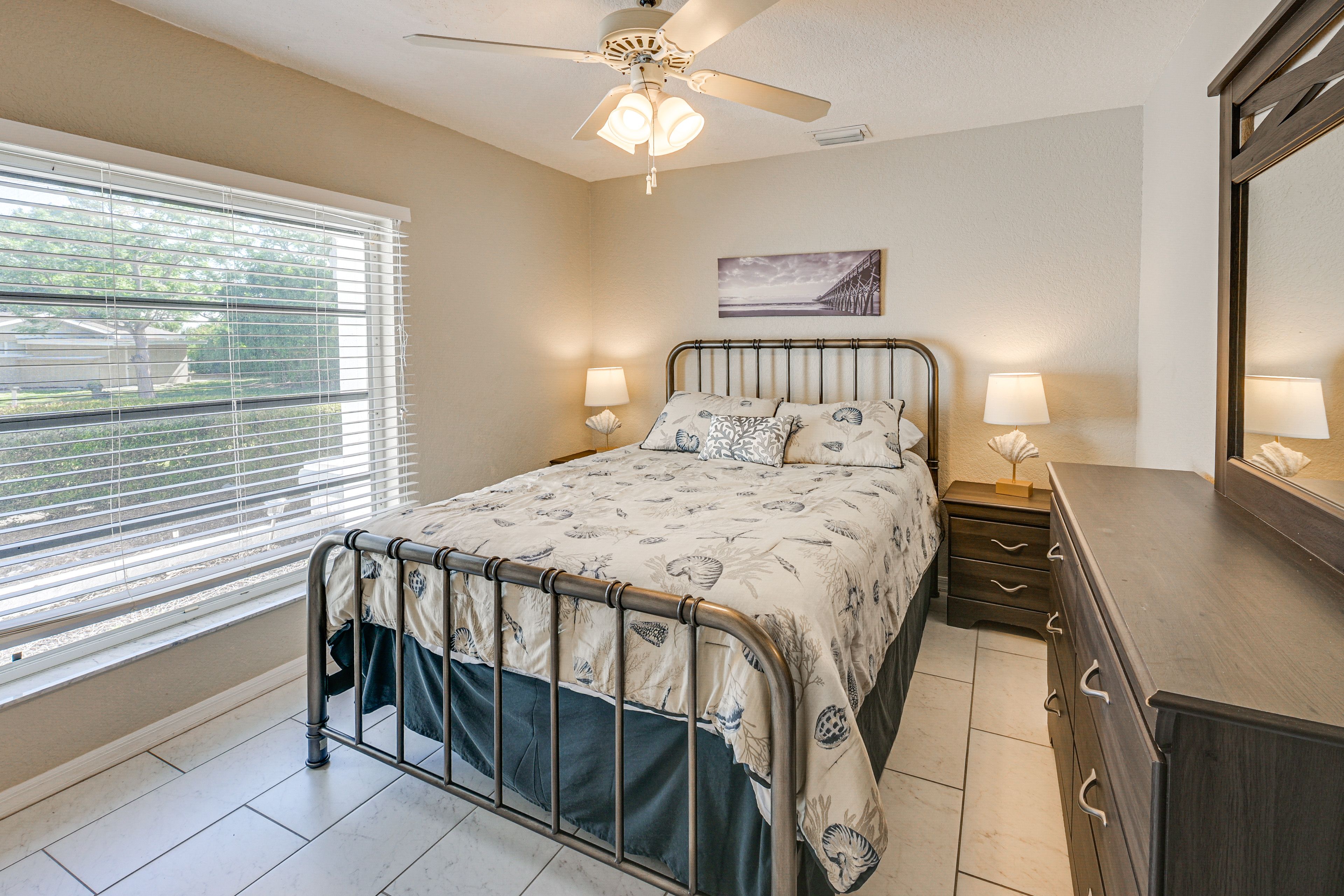 Bedroom 2 | Queen Bed